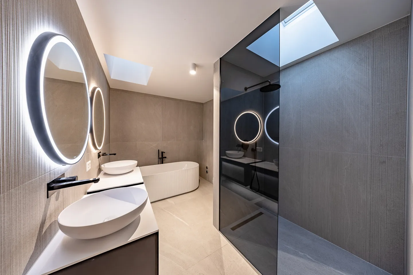 EXCLUSIVE RESIDENTIAL JEWEL WITH STYLE, ELEGANCE AND POOL - Photo 8 of 12