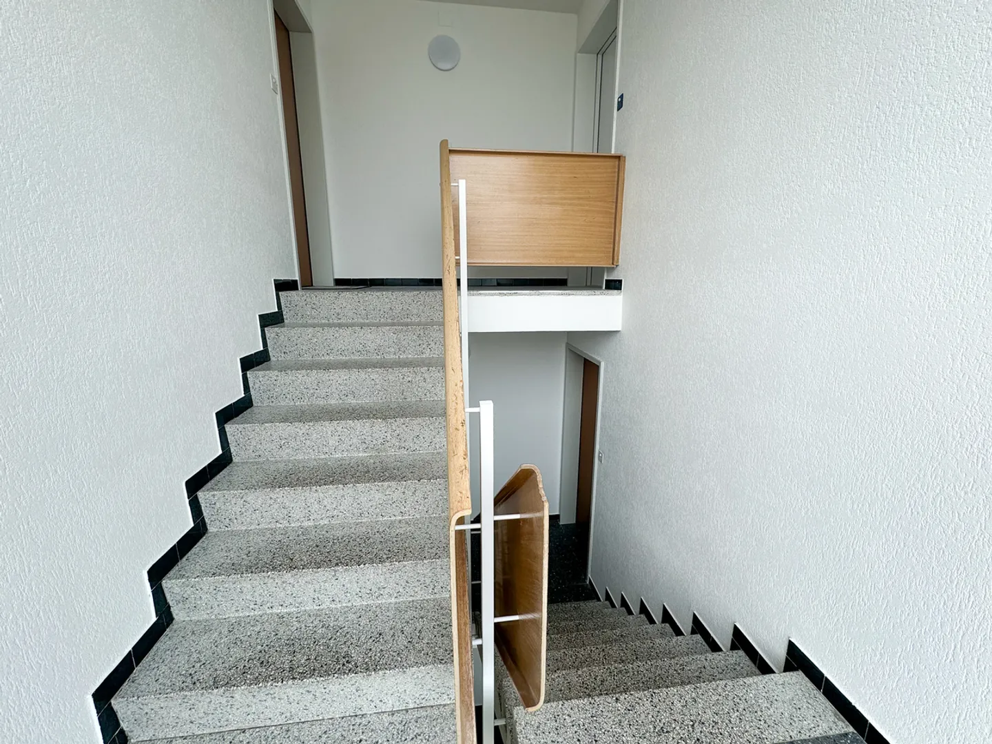 ATTRAKTIVES RENDITEOBJEKT MIT SANIERTEN WOHNUNGEN - Photo 7 sur 12