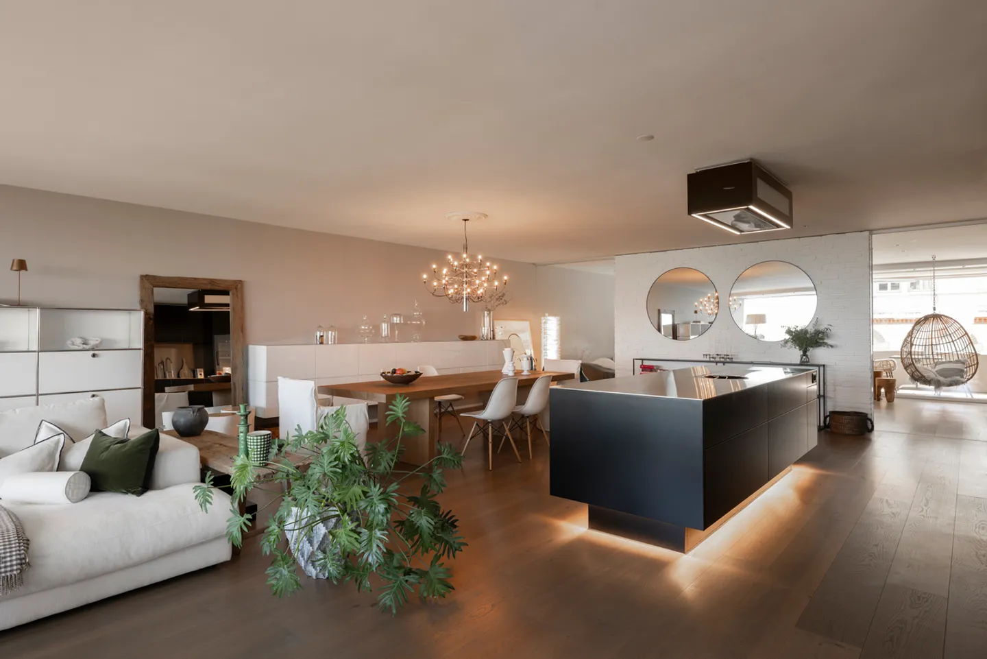 LOFT-DESIGN APARTMENT WITH FLEXIBLE SPACE DESIGN - Photo 4 of 12