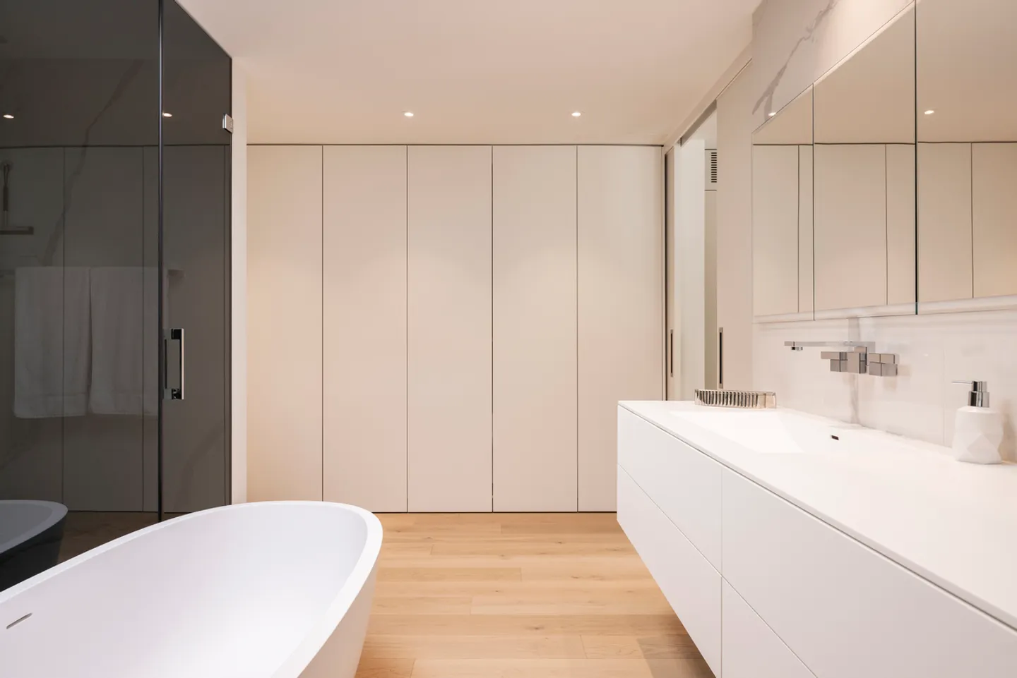 EXCLUSIVE PENTHOUSE APARTMENT WITH LUXURIOUS FINISHES - Photo 8 of 11