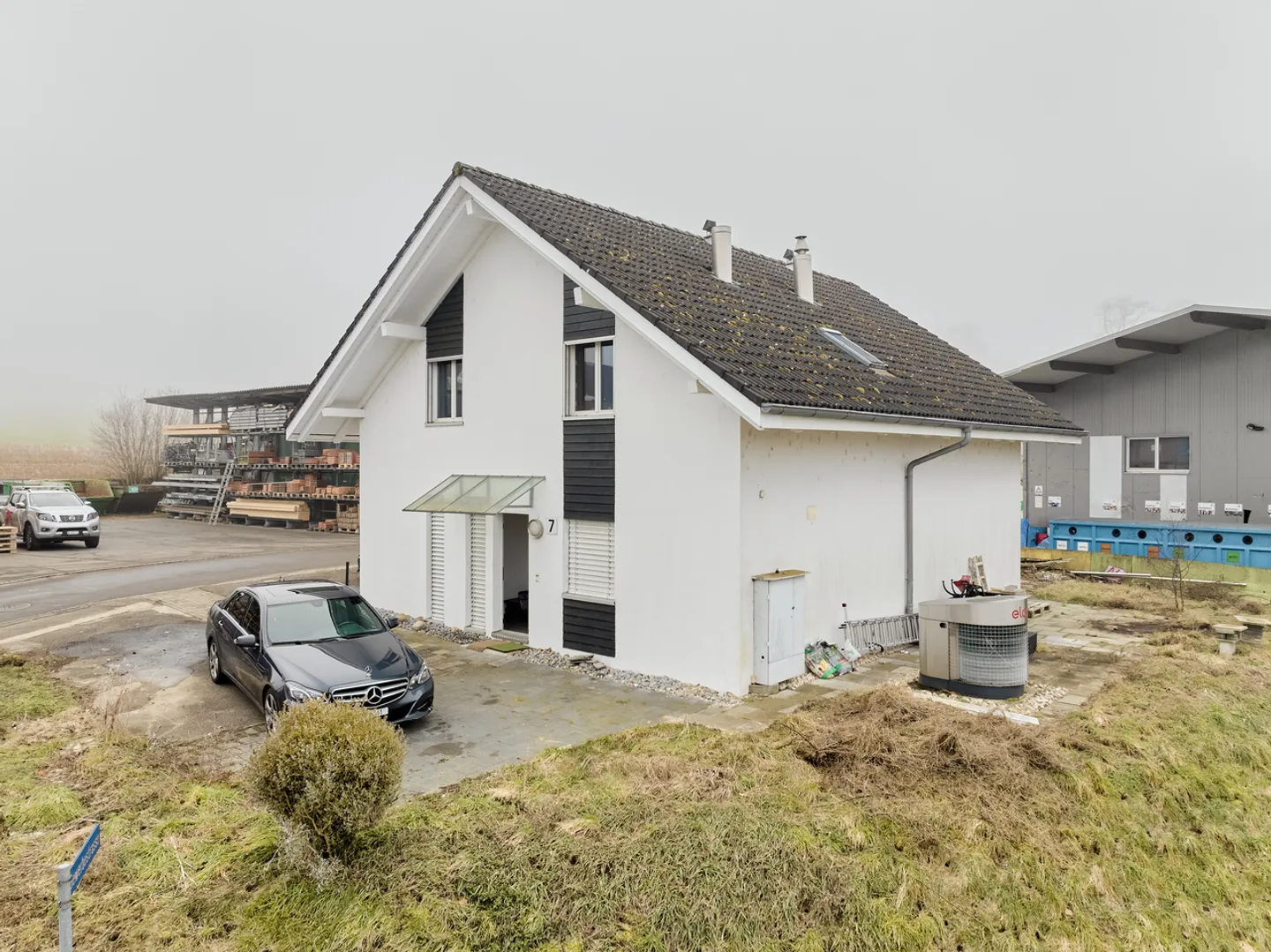 VIELFÄLTIGE LIEGENSCHAFT: EXKLUSIV FÜR GEWERBENUTZUNG - Photo 9 of 13