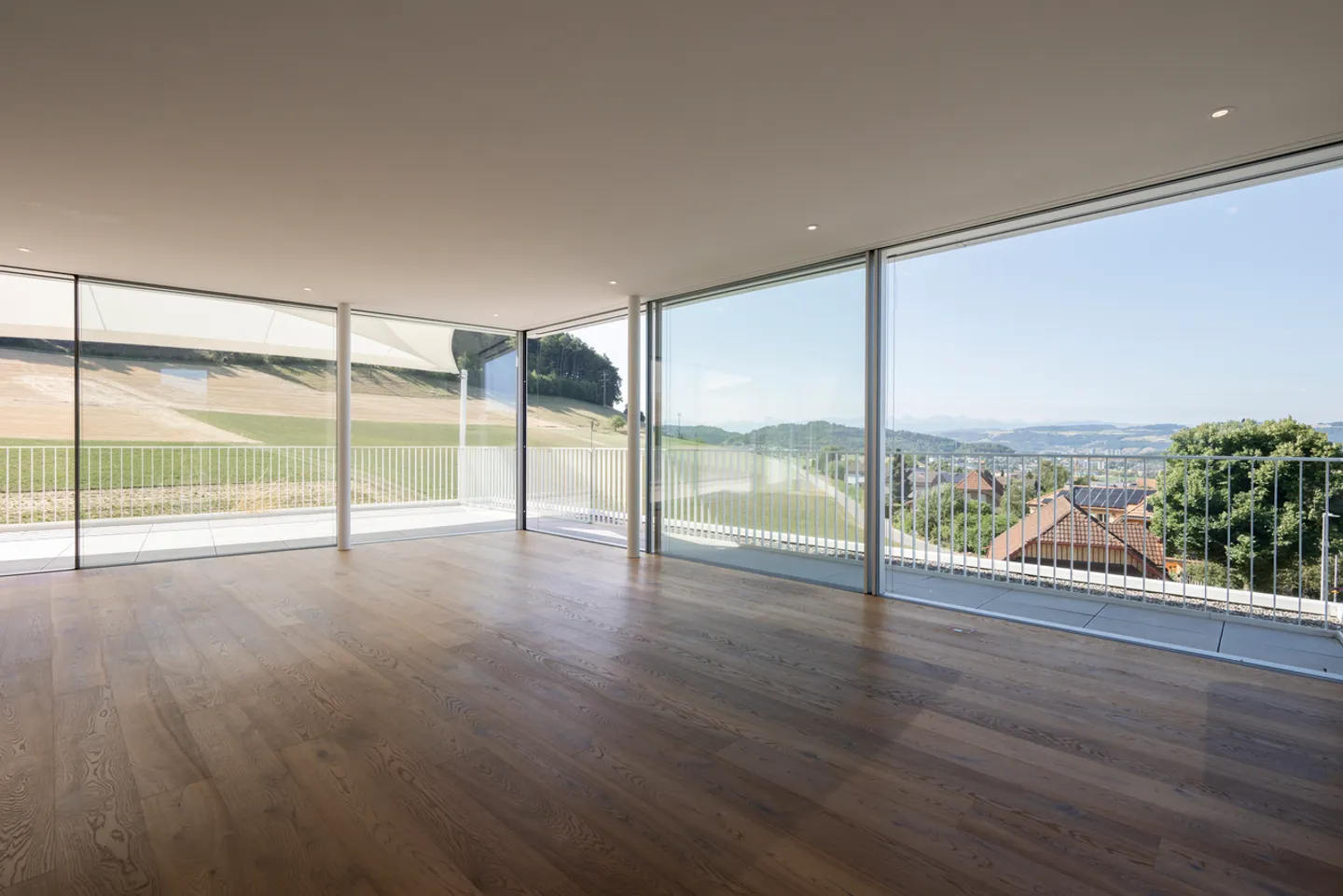PENTHOUSE ELEGANTE CON VISTA UNICA E DESIGN - Foto 2 di 13