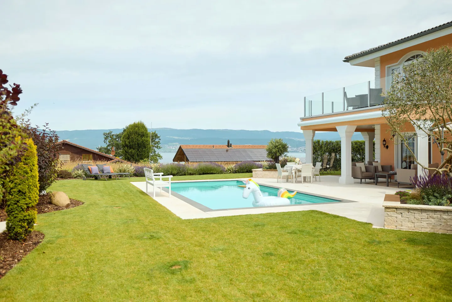 SENSO DI VACANZA: VILLA CON VISTA SUL LAGO DI NEUCHÂTEL - Foto 7 di 9