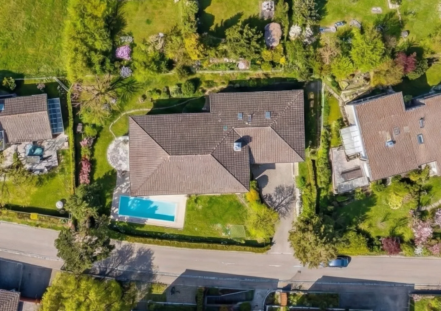 EXKLUSIVES WOHNJUWEL MIT STIL, ELEGANZ UND POOL - Foto 12 von 12