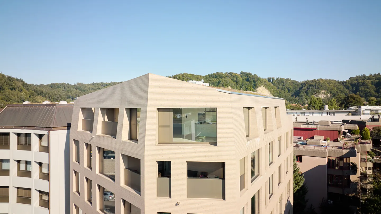 EXCLUSIVE LUXURY PENTHOUSE APARTMENT IN THE HEART OF BURGDORF - Photo 8 of 9