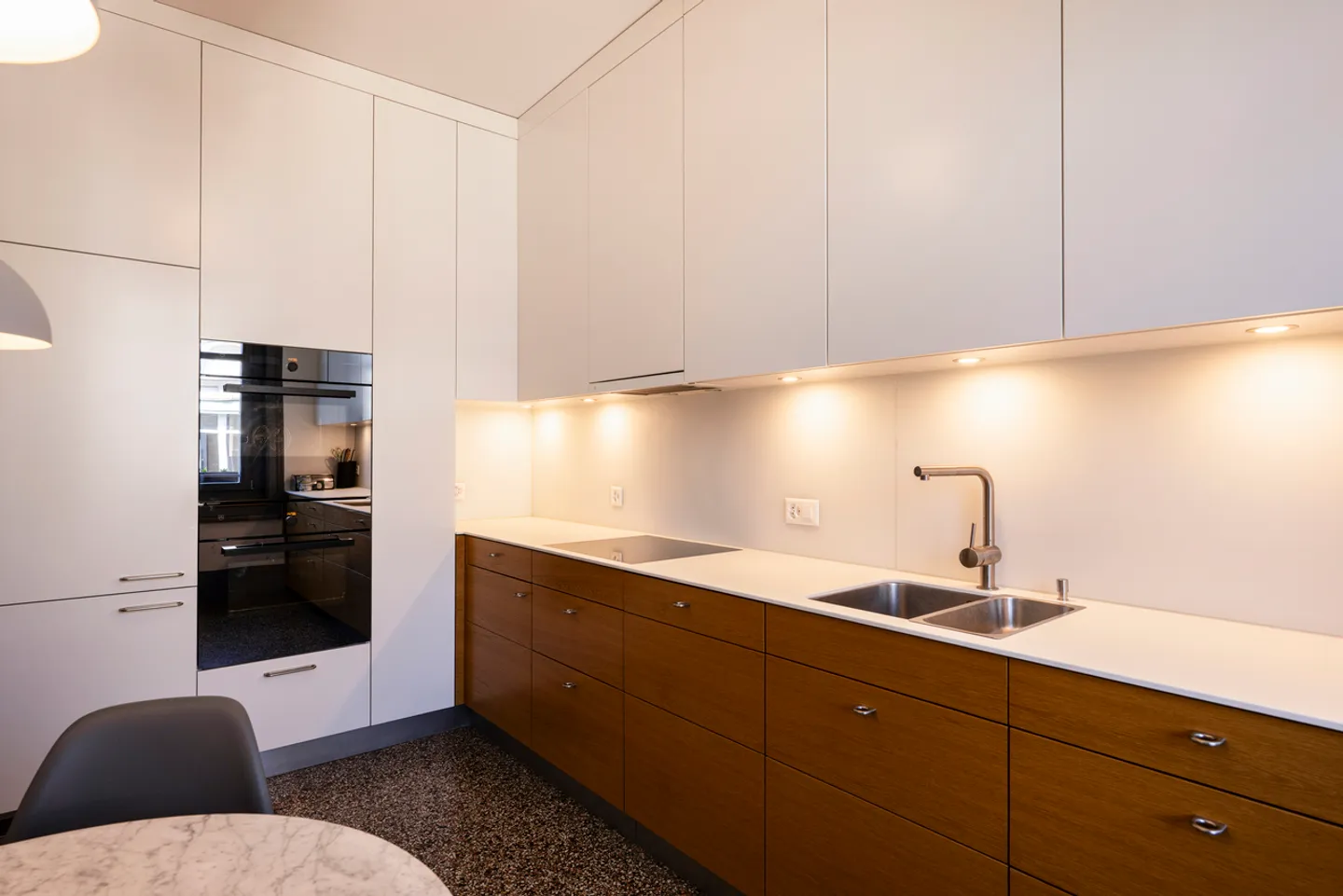 Stylish Maisonette Apartment with Historical Charm - Photo 7 of 13
