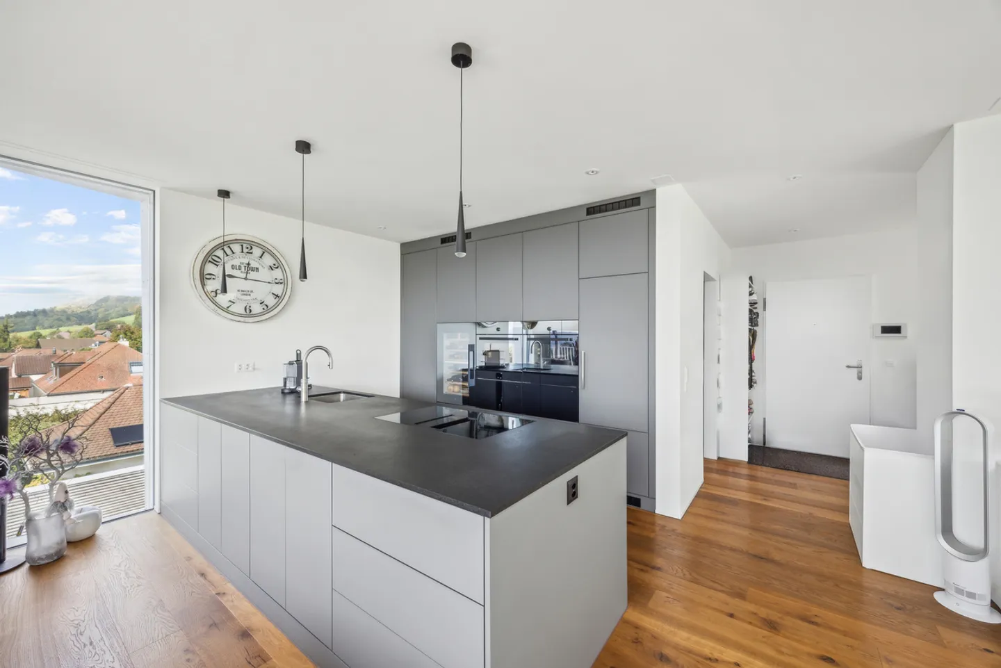 PENTHOUSE ÉLÉGANT AVEC VUE ET DESIGN UNIQUES - Photo 2 sur 13