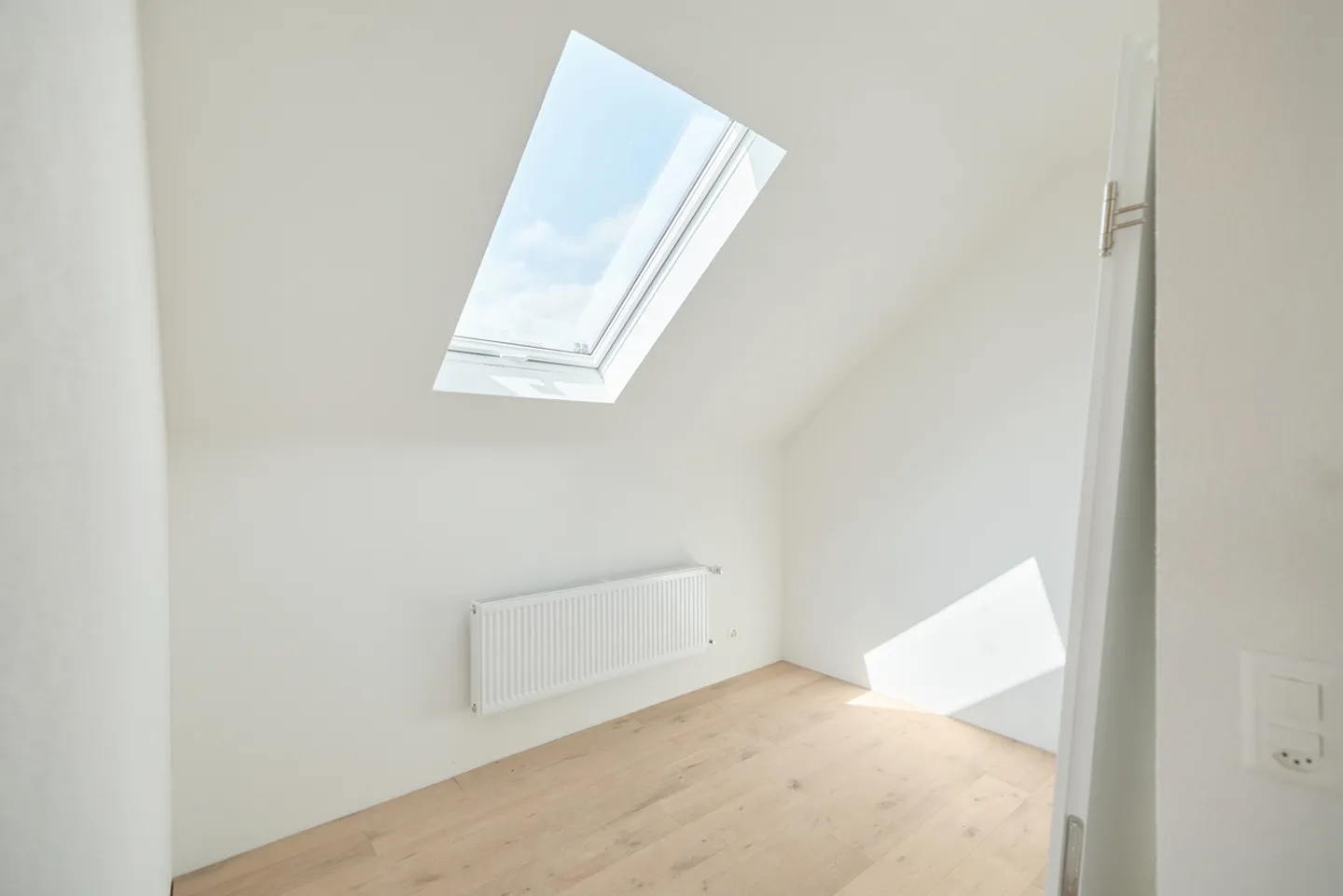 APPARTEMENT PENTHOUSE 2.5 CHAMBRES LUMINEUX ET MODERNE - Photo 6 sur 8