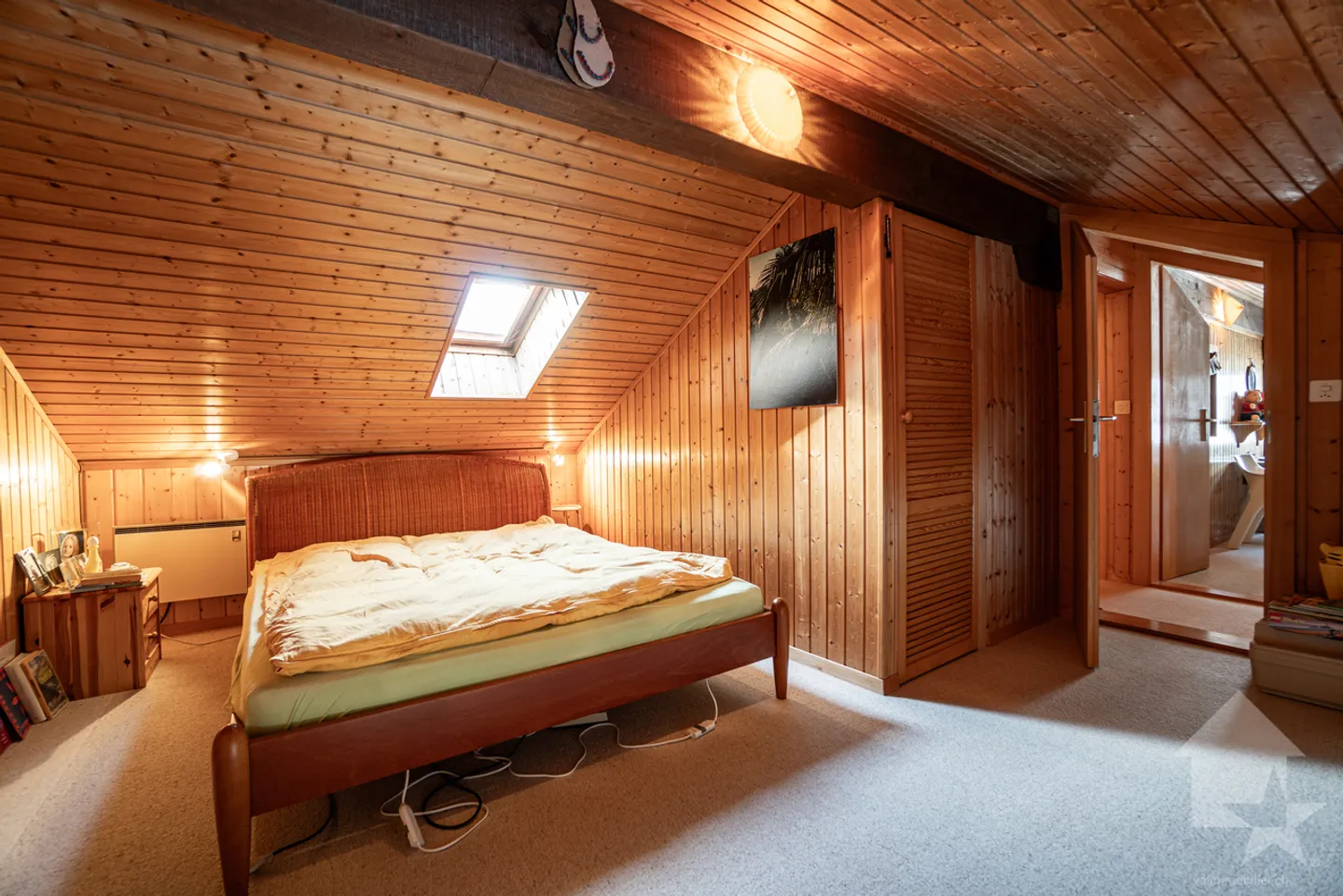 Chalet comprising two independent duplex apartments with convertible barn - Photo 8 of 13