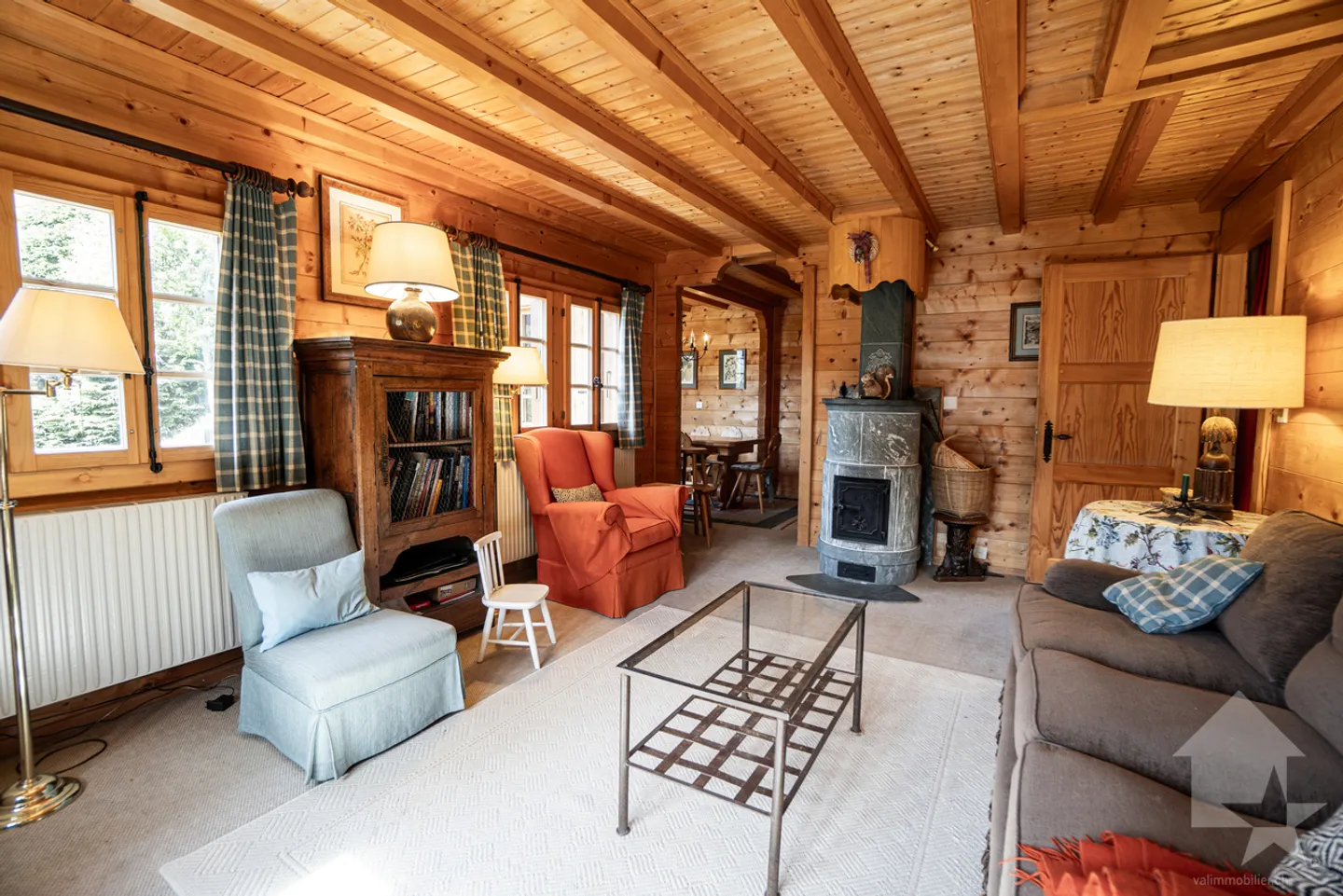 Charmantes Chalet mit zwei Wohnungen - eine 5.5-Zimmer-Maisonettewohnung und eine 2.5-Zimmer-Wohnung im Erdgeschoss - Foto 5 von 13