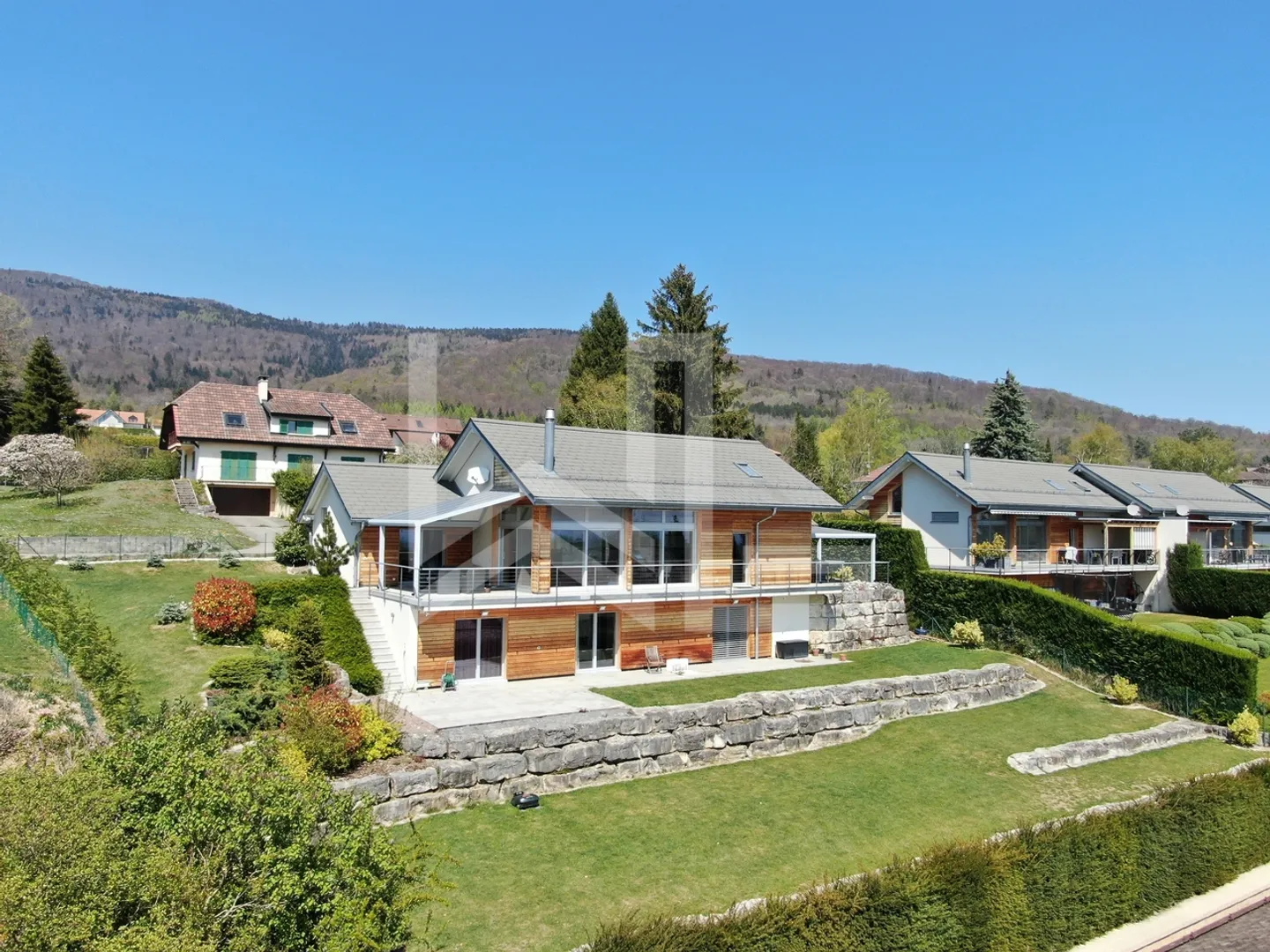 Sold! Superb contemporary house with a view - Photo 2 of 2