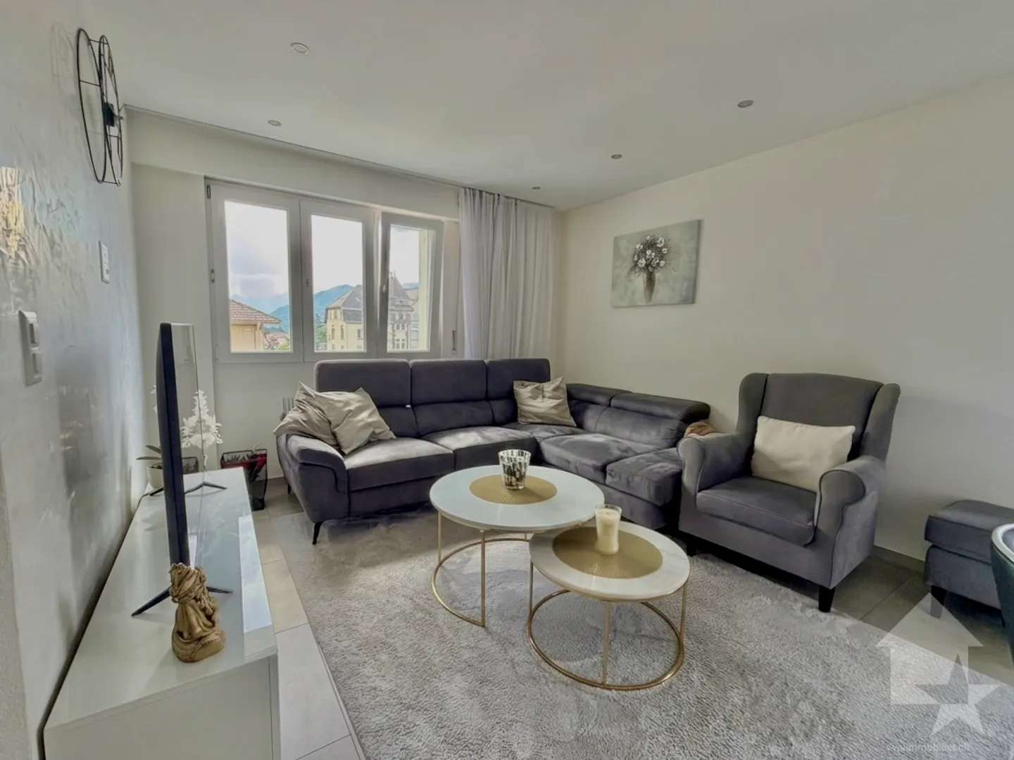 Renovated 3.5-room apartment with parking space - Photo 4 of 13