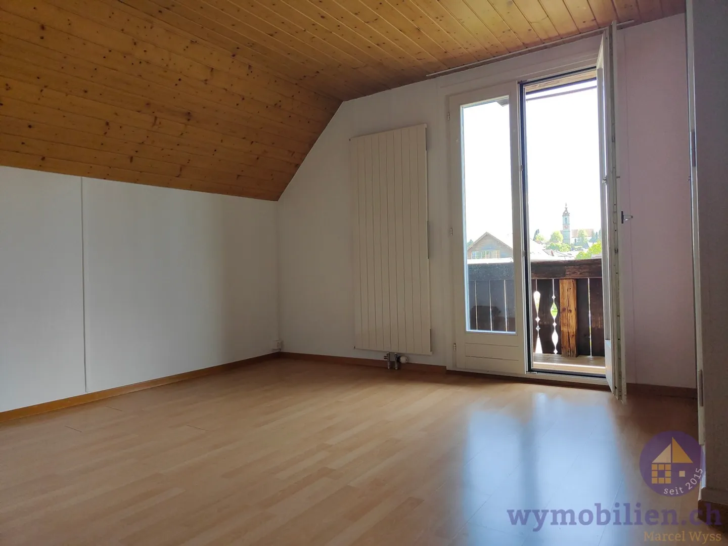 Geräumige Dachwohnung, zentrale Lage - Foto 7 von 13