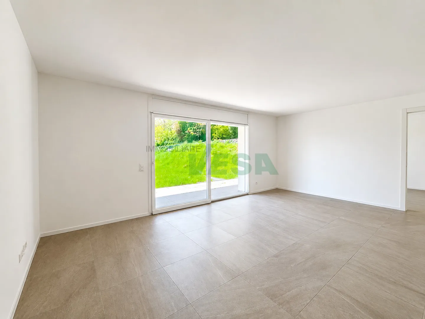 Nuovo e luminoso appartamento di 3,5 locali con grandissimo giardino - Foto 7 von 9