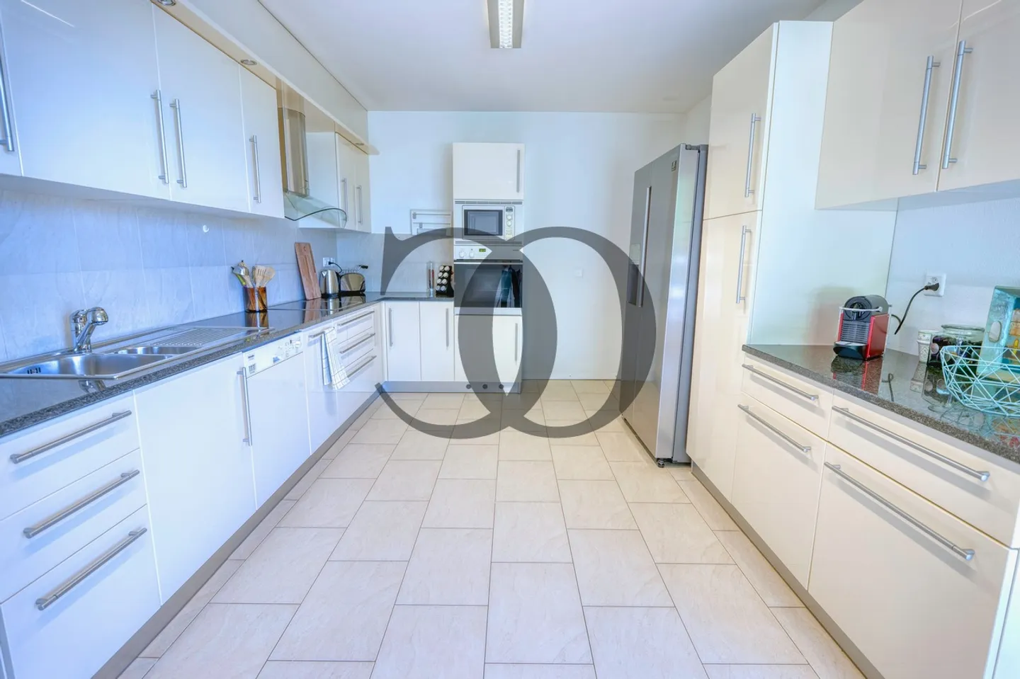 6,5-Zimmer-Wohnung mit Pool und 200 m2 Terrasse - Foto 8 von 13