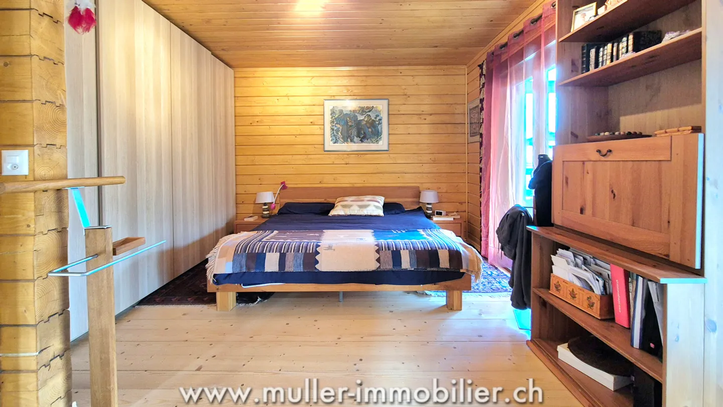 Villa in legno a pochi passi dalla laguna di Cheyres - Foto 4 di 13