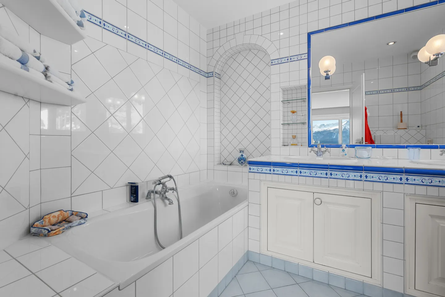 Villa sul tetto con piscina interna privata - Foto 5 di 9