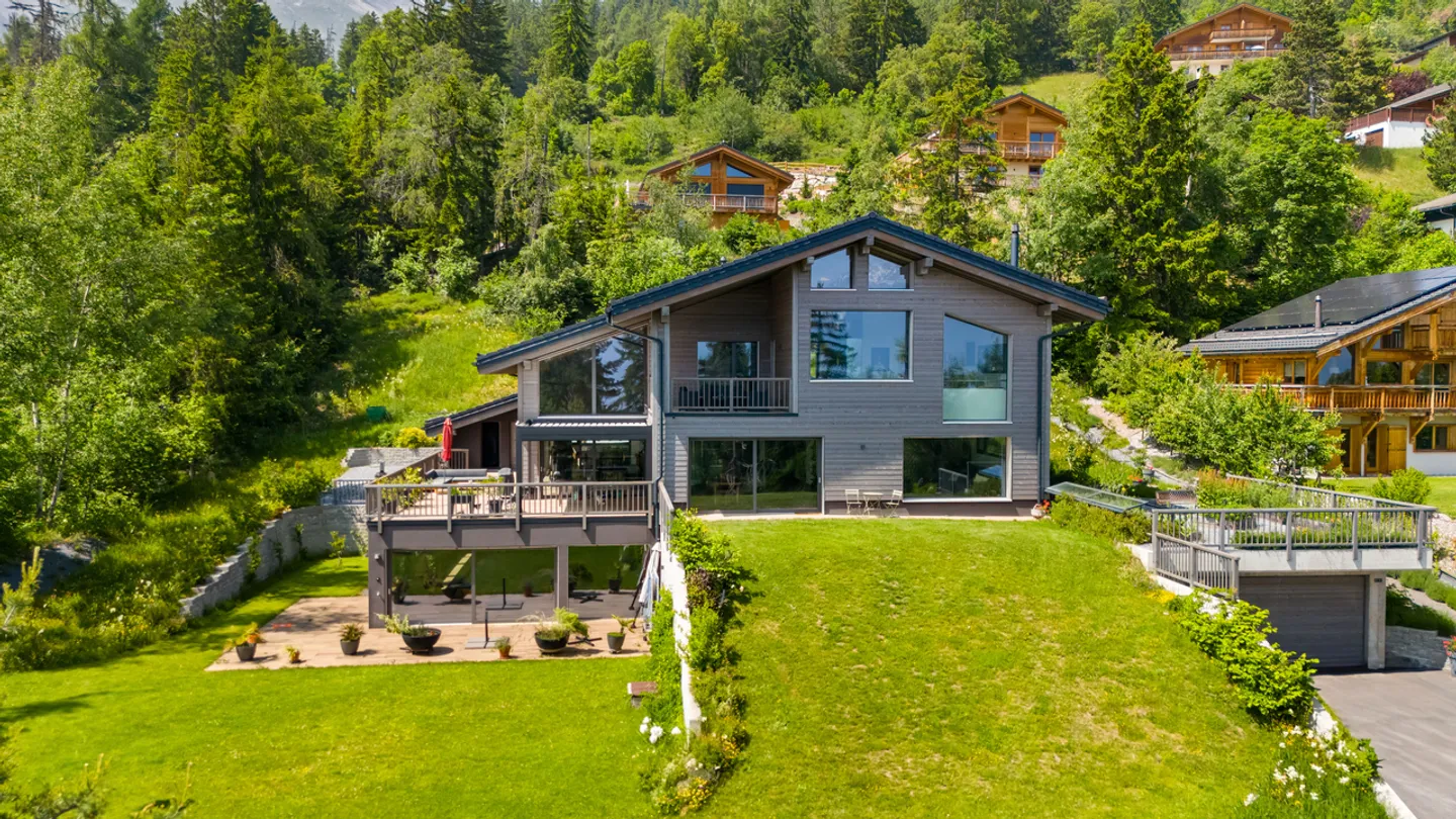 Chalet di architetto di prestigio con vista panoramica sul lago - Arbaz - Foto 1 di 8