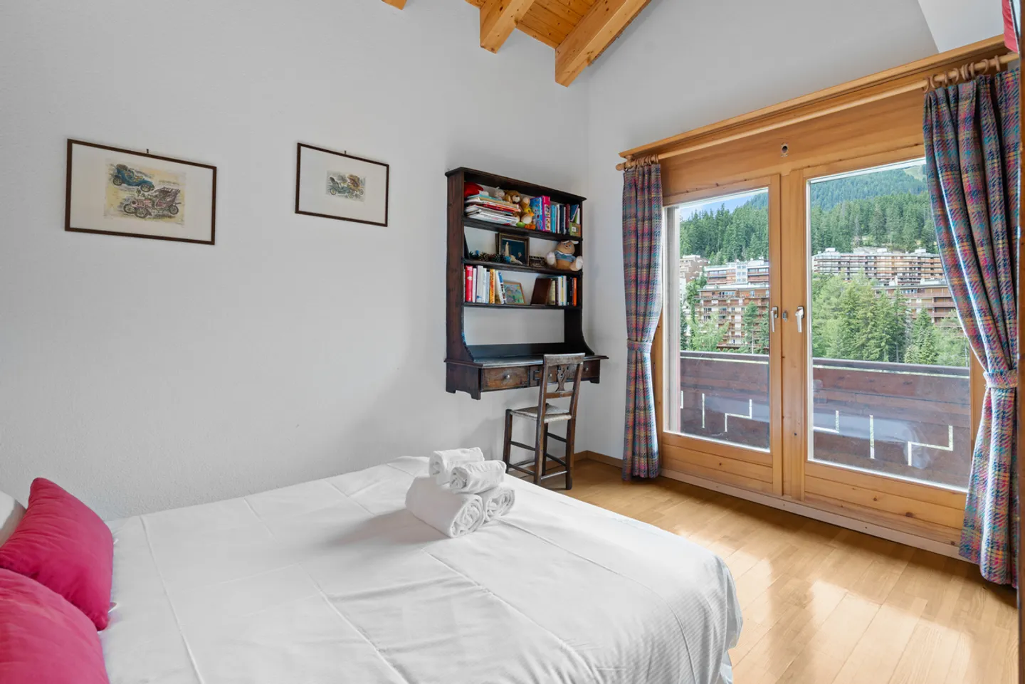 Spazioso appartamento con 4 camere nel centro di Crans e golf - Foto 7 di 10