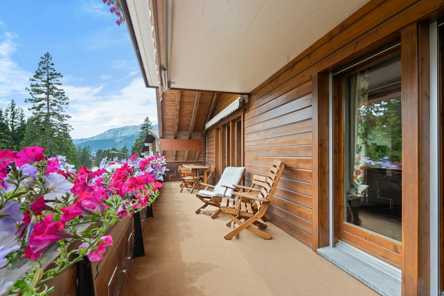 Spazioso appartamento con 4 camere nel centro di Crans e golf - Foto 1 di 10