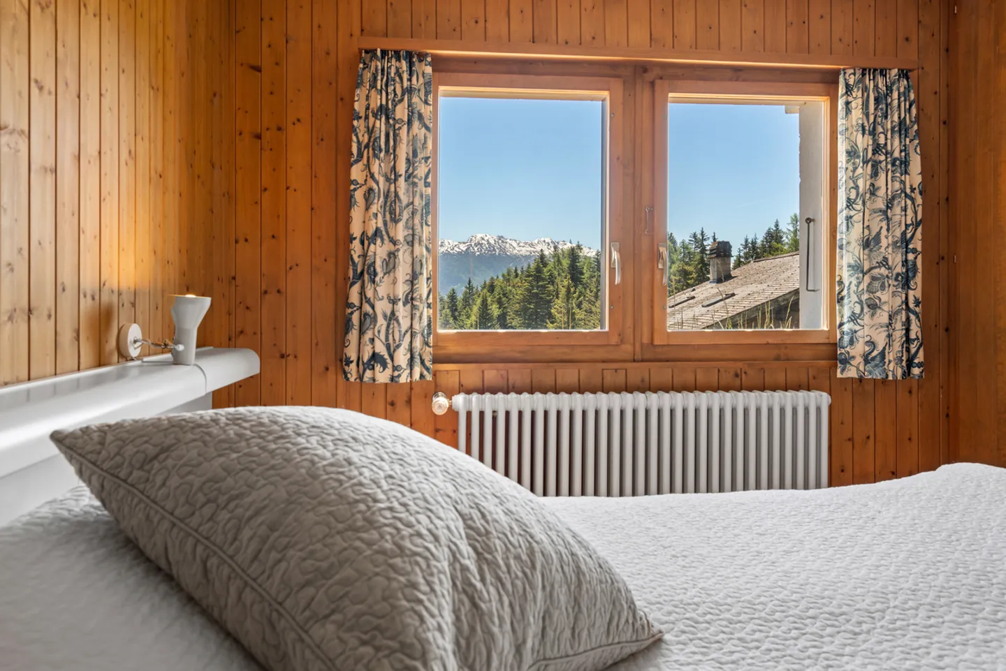 Family chalet in Anzère with view, garden and ski access in 2028 - Photo 8 of 11