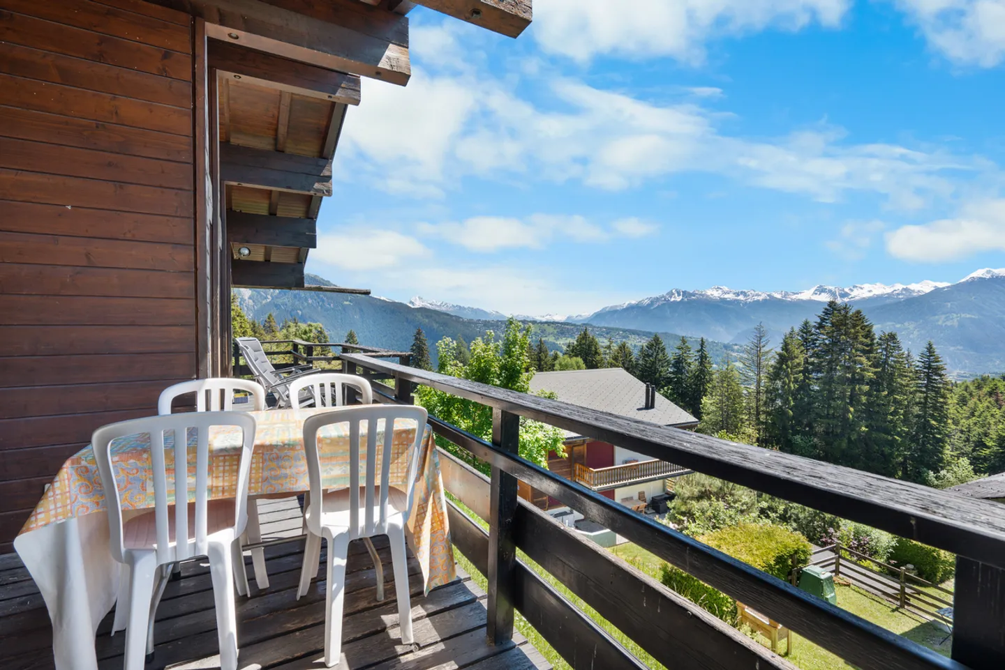 Family chalet in Anzère with view, garden and ski access in 2028 - Photo 11 of 11