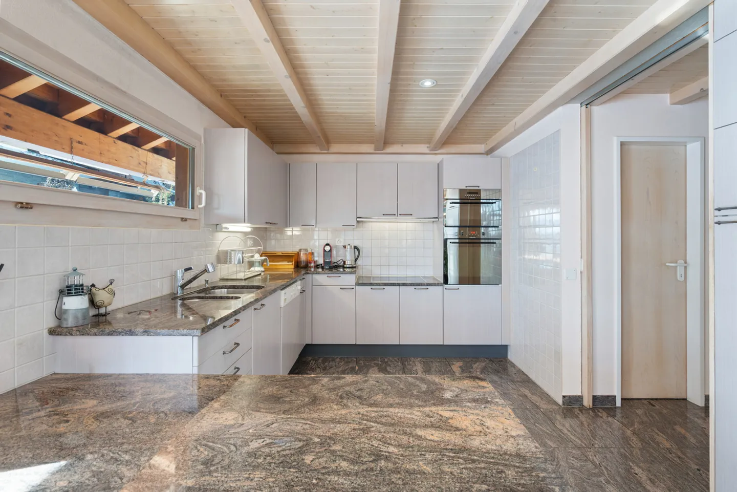 Contemporary chalet a stone's throw from the center, in a secondary residence. - Photo 6 of 10