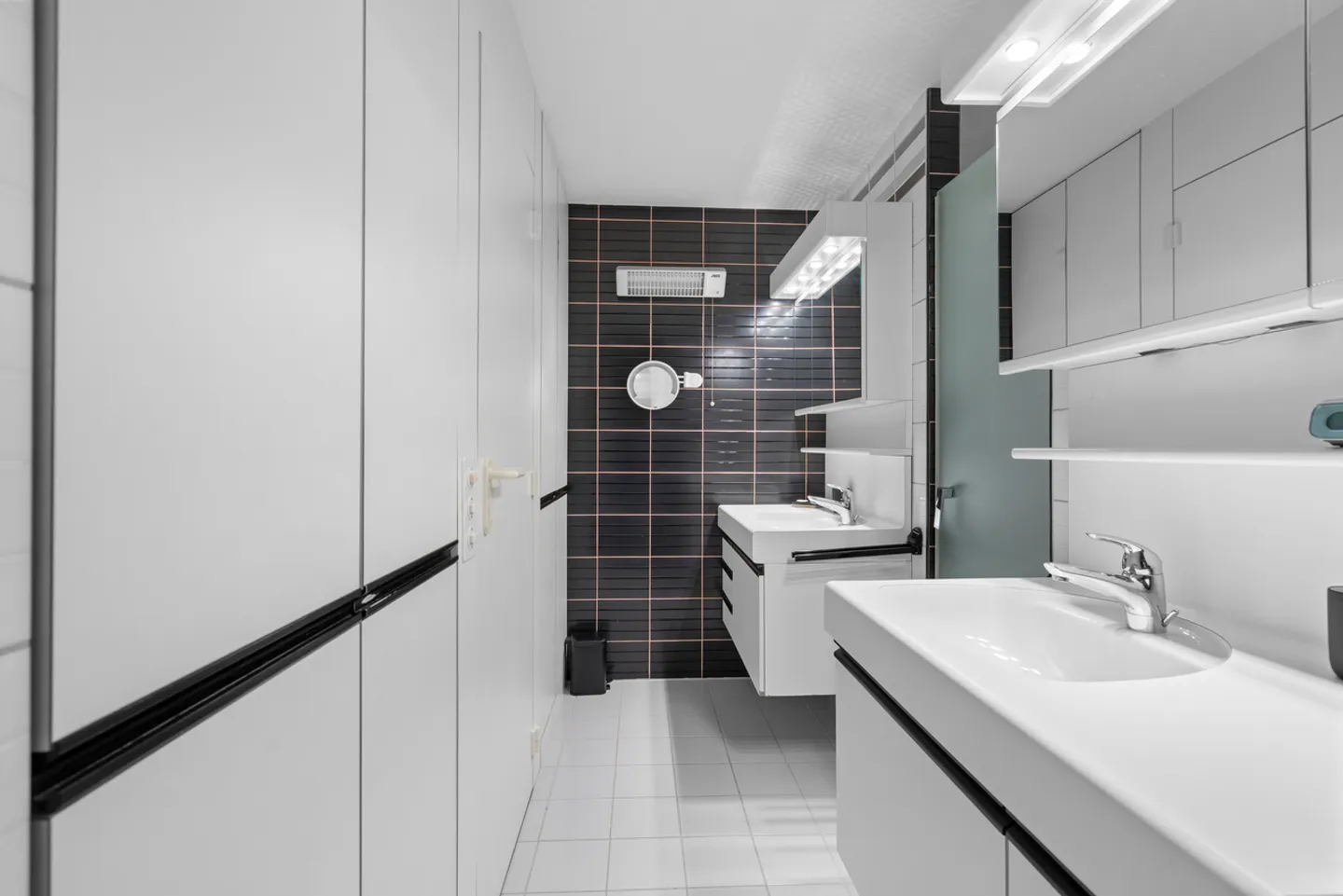 Contemporary chalet a stone's throw from the center, in a secondary residence. - Photo 9 of 10