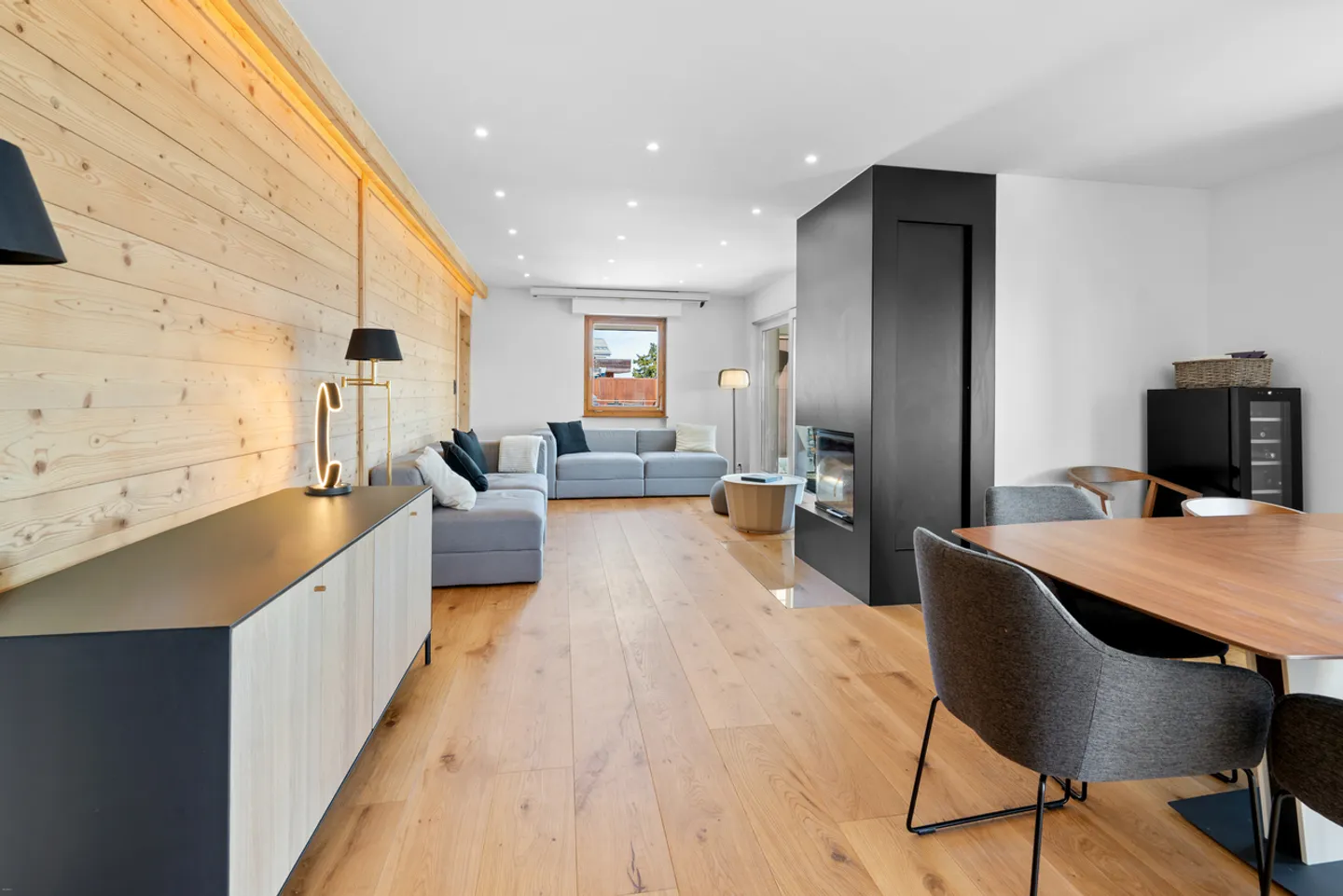 Attique entièrement rénové avec terrasse panoramique et vue imprenable - Foto 4 von 11