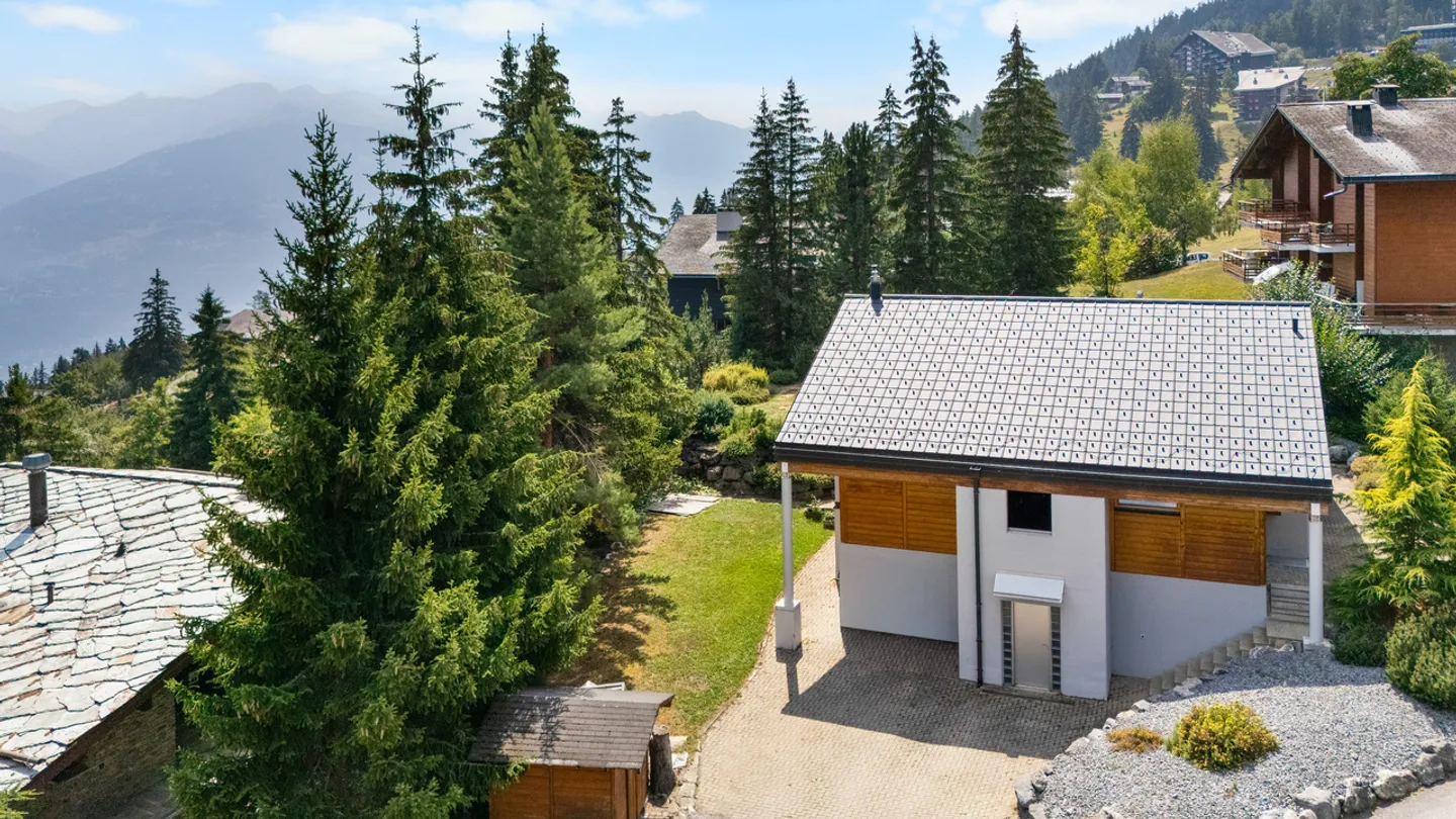 Chalet contemporain à deux pas du centre, en résidence secondaire. - Foto 1 von 13