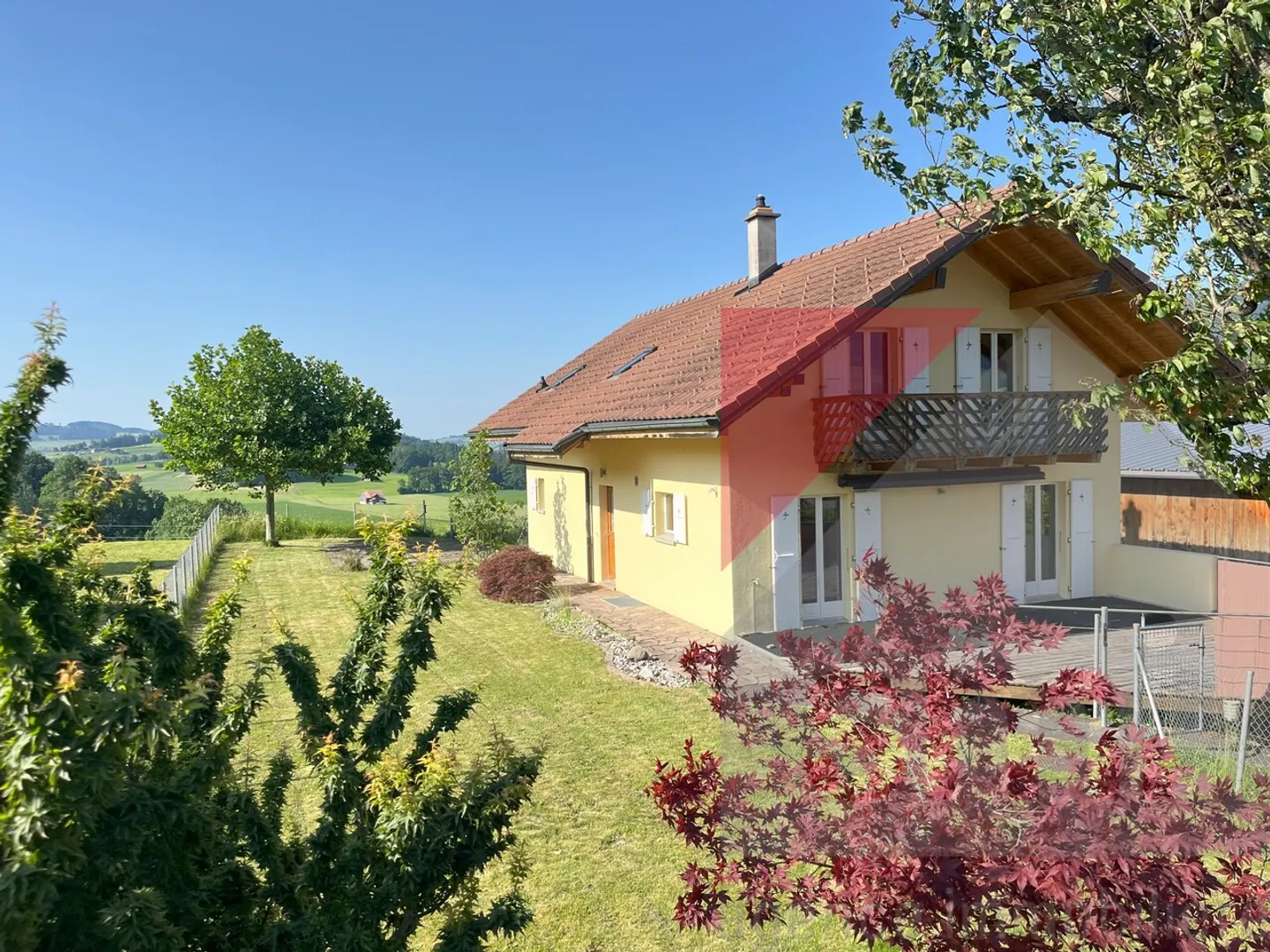MORLON Villa molto spaziosa di 9 p. Terreno di 1052m2 con vista lago - Foto 1 di 13