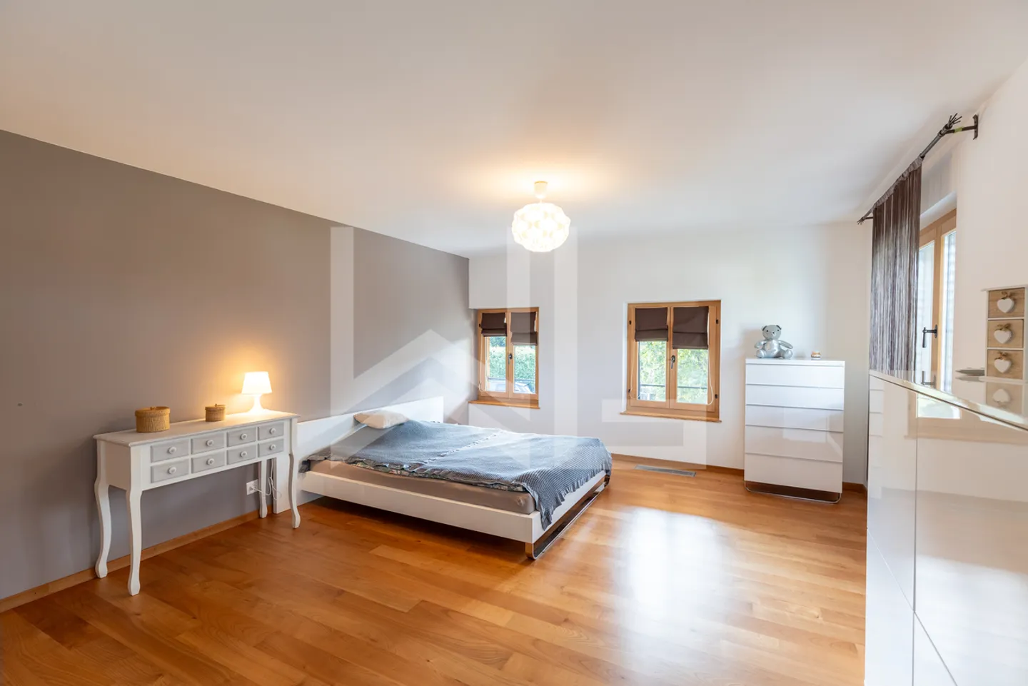 Magnificent equestrian property consisting of 3 dwellings - Photo 10 of 13