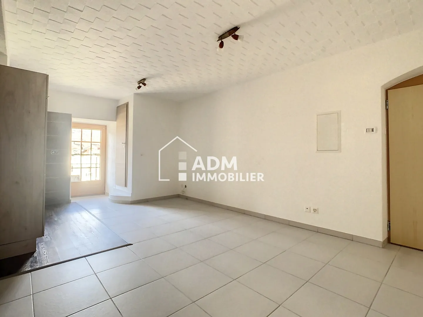 Charming 3.5-room apartment in the center of the village of Riddes completely renovated - Photo 3 of 8