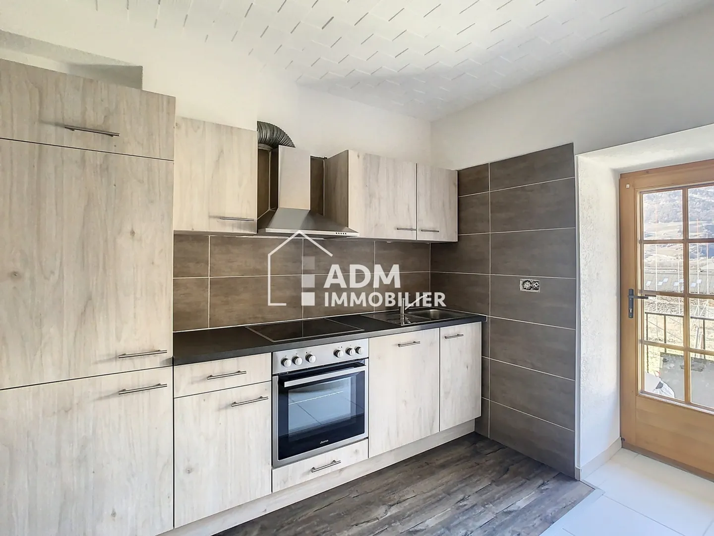 Charming 3.5-room apartment in the center of the village of Riddes completely renovated - Photo 1 of 8