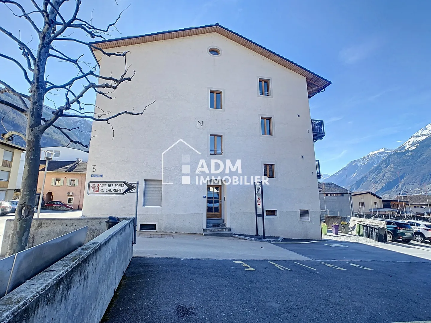 Charming 3.5-room apartment in the center of the village of Riddes completely renovated - Photo 7 of 8