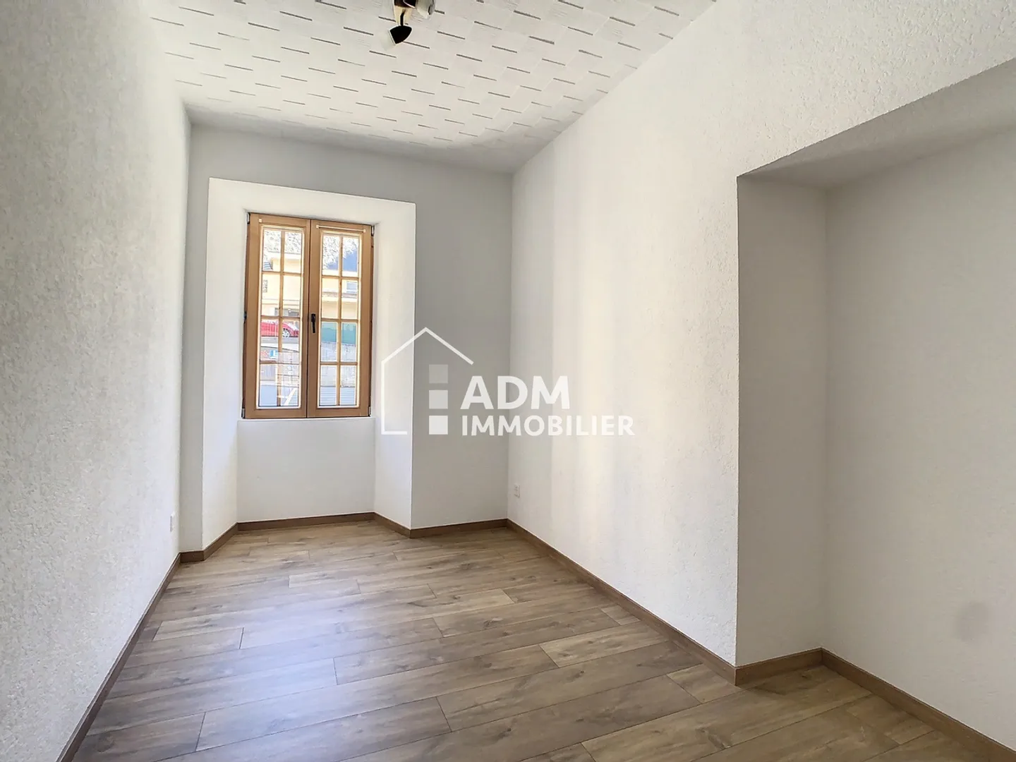 Charming 3.5-room apartment in the center of the village of Riddes completely renovated - Photo 5 of 8
