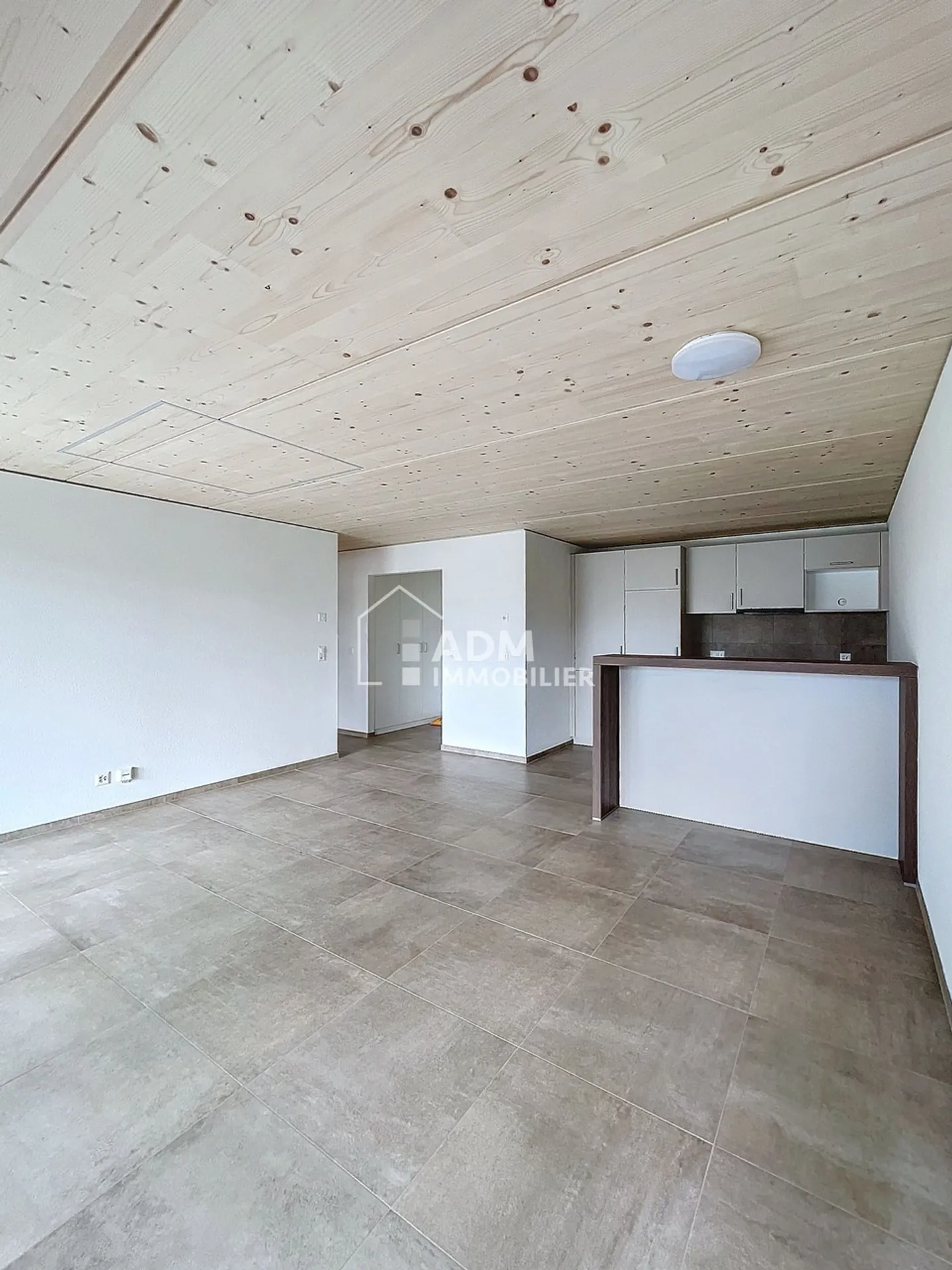 Saxon, 2.5 room apartment for rent in the "Colette" residence - Photo 2 of 9