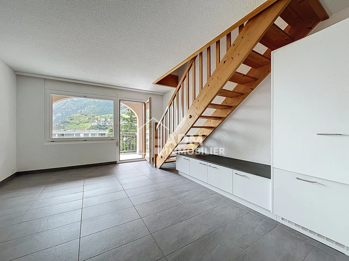 Saillon, 2.5 room duplex renovated in the bath complex - Photo 1 of 13