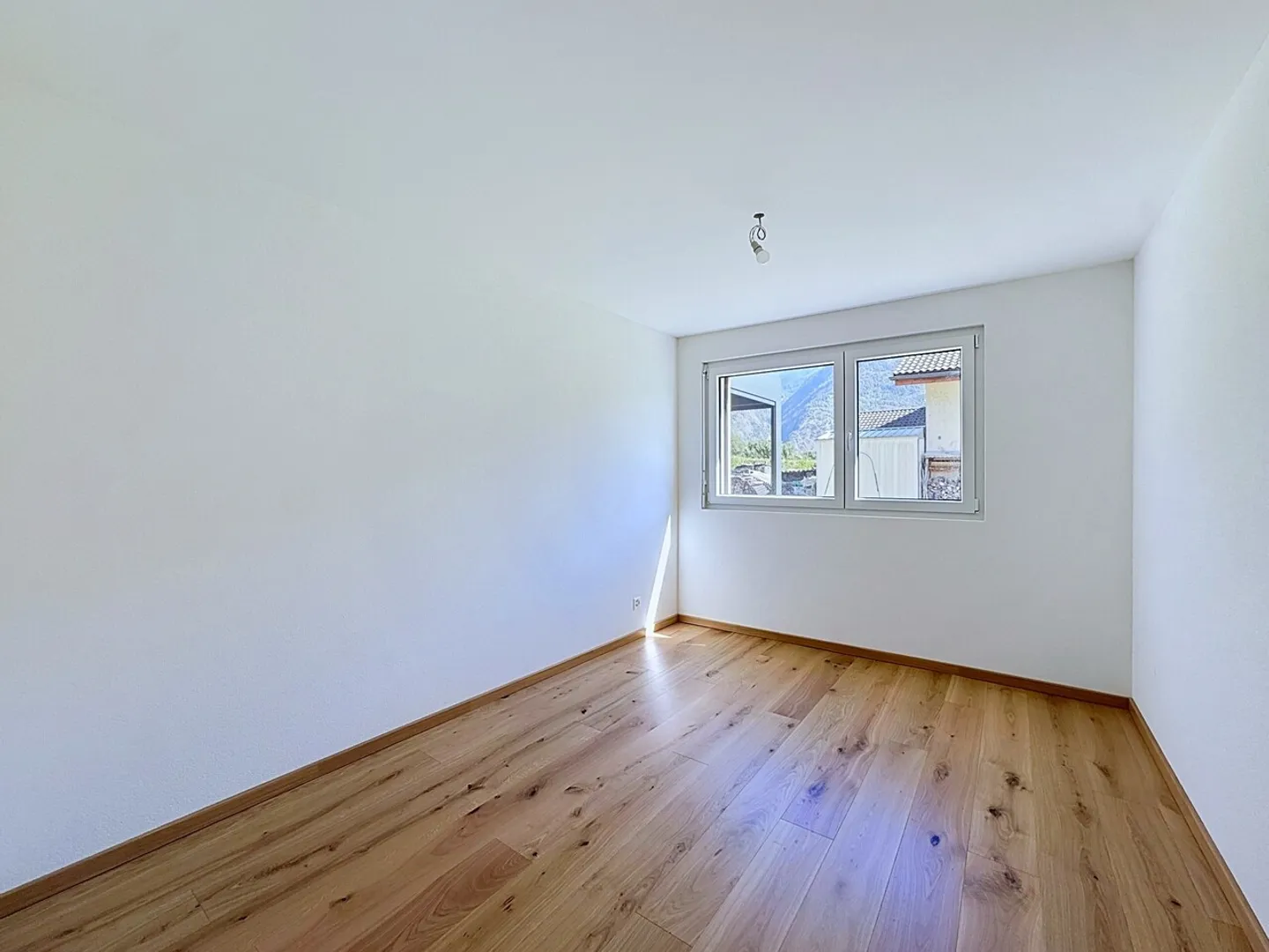 Leytron, Superb 4.5 room new apartment with large private garden - Photo 8 of 13