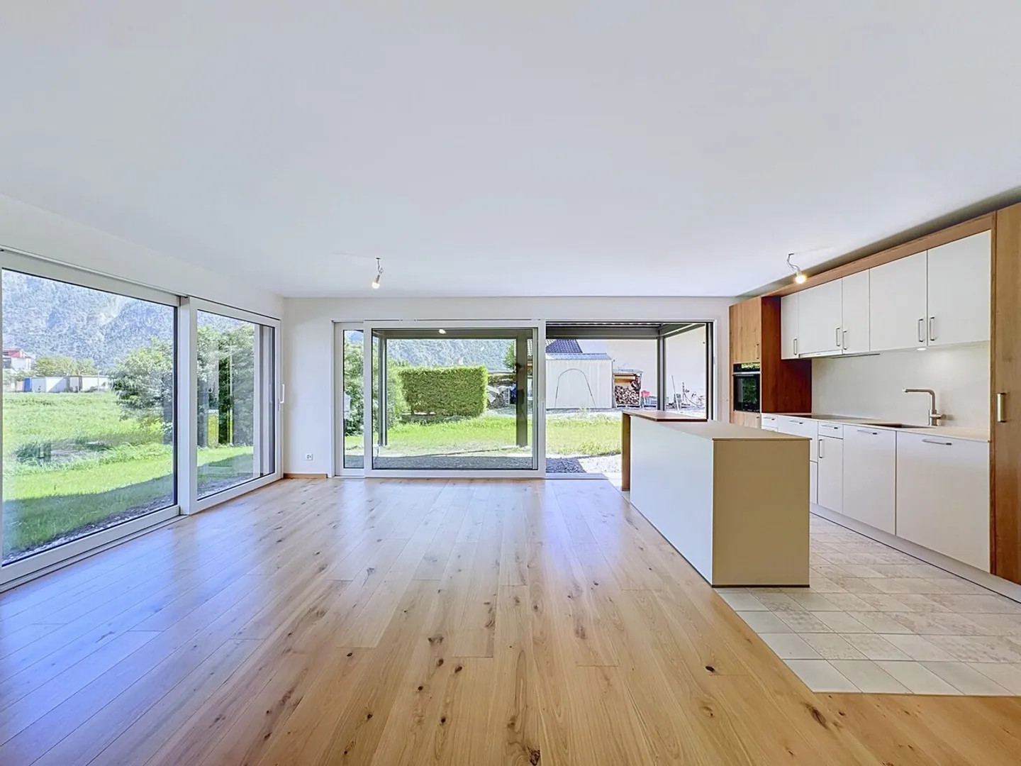 Leytron, Superb 4.5 room new apartment with large private garden - Photo 1 of 13