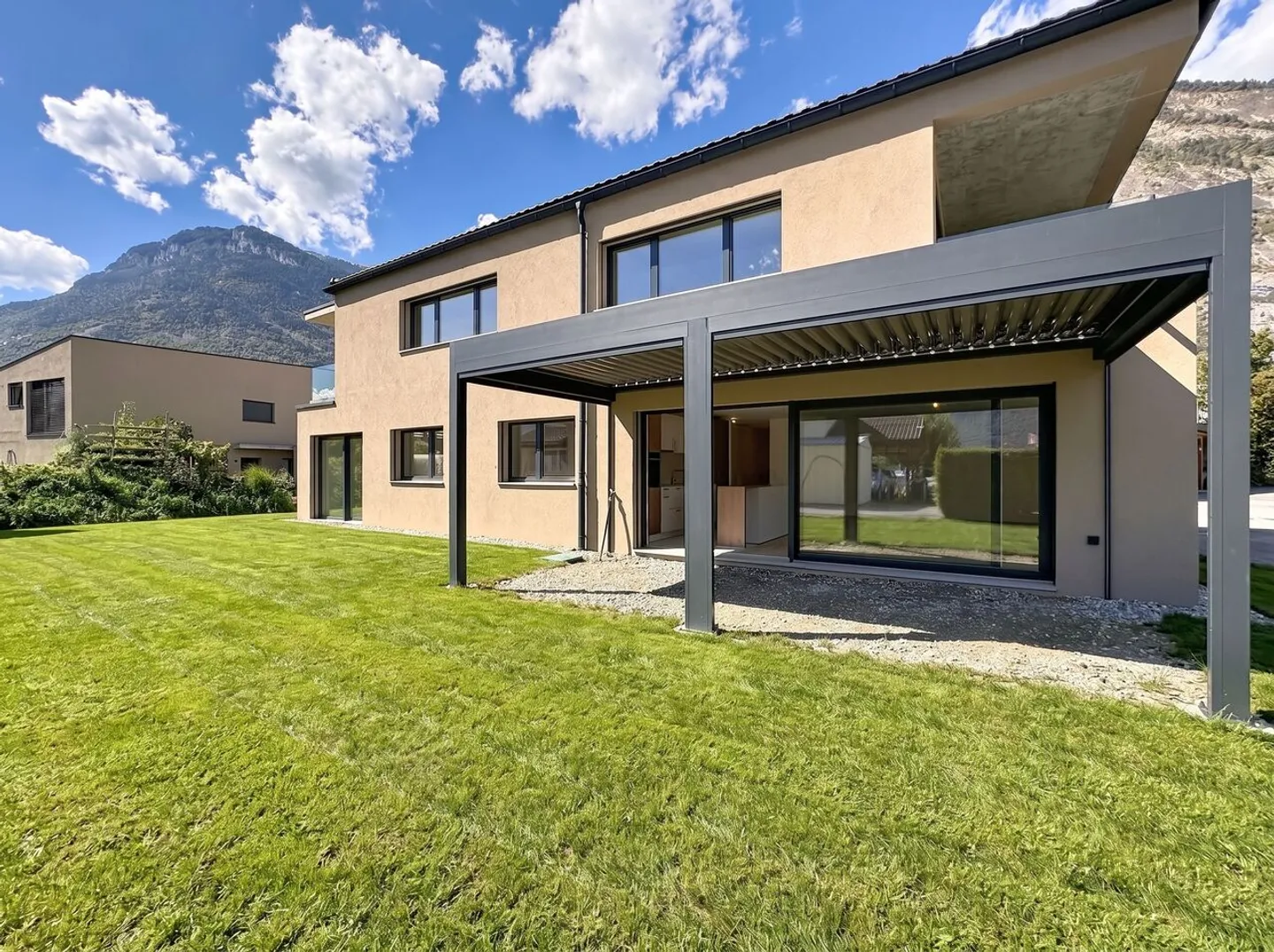 Leytron, Superb 4.5 room new apartment with large private garden - Photo 12 of 13