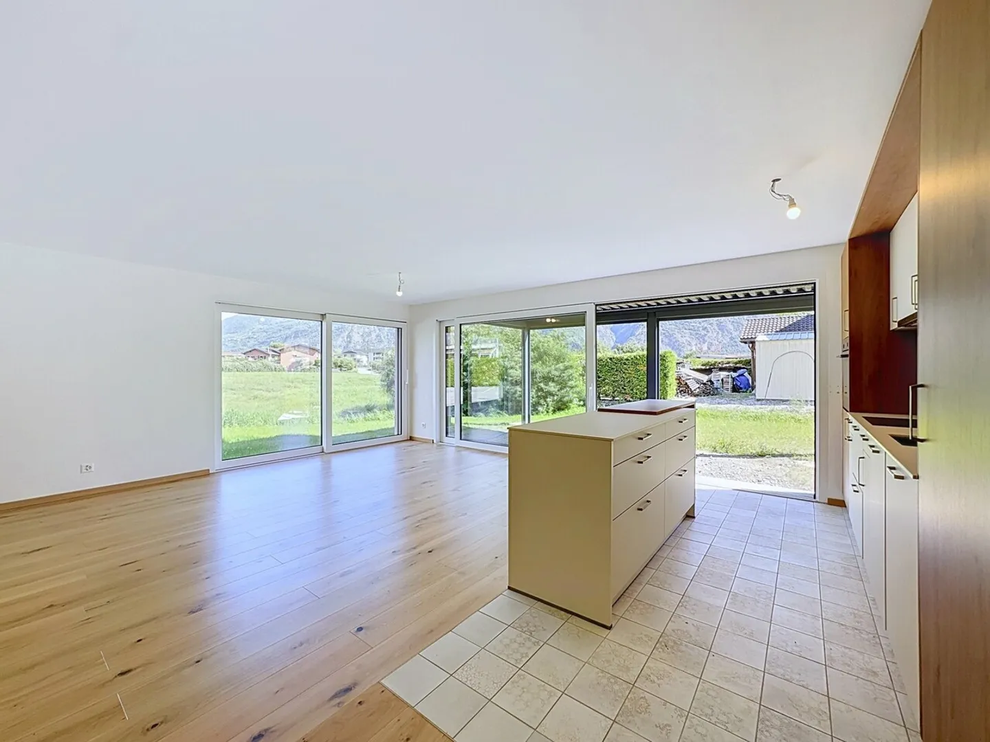 Leytron, Superb 4.5 room new apartment with large private garden - Photo 5 of 13