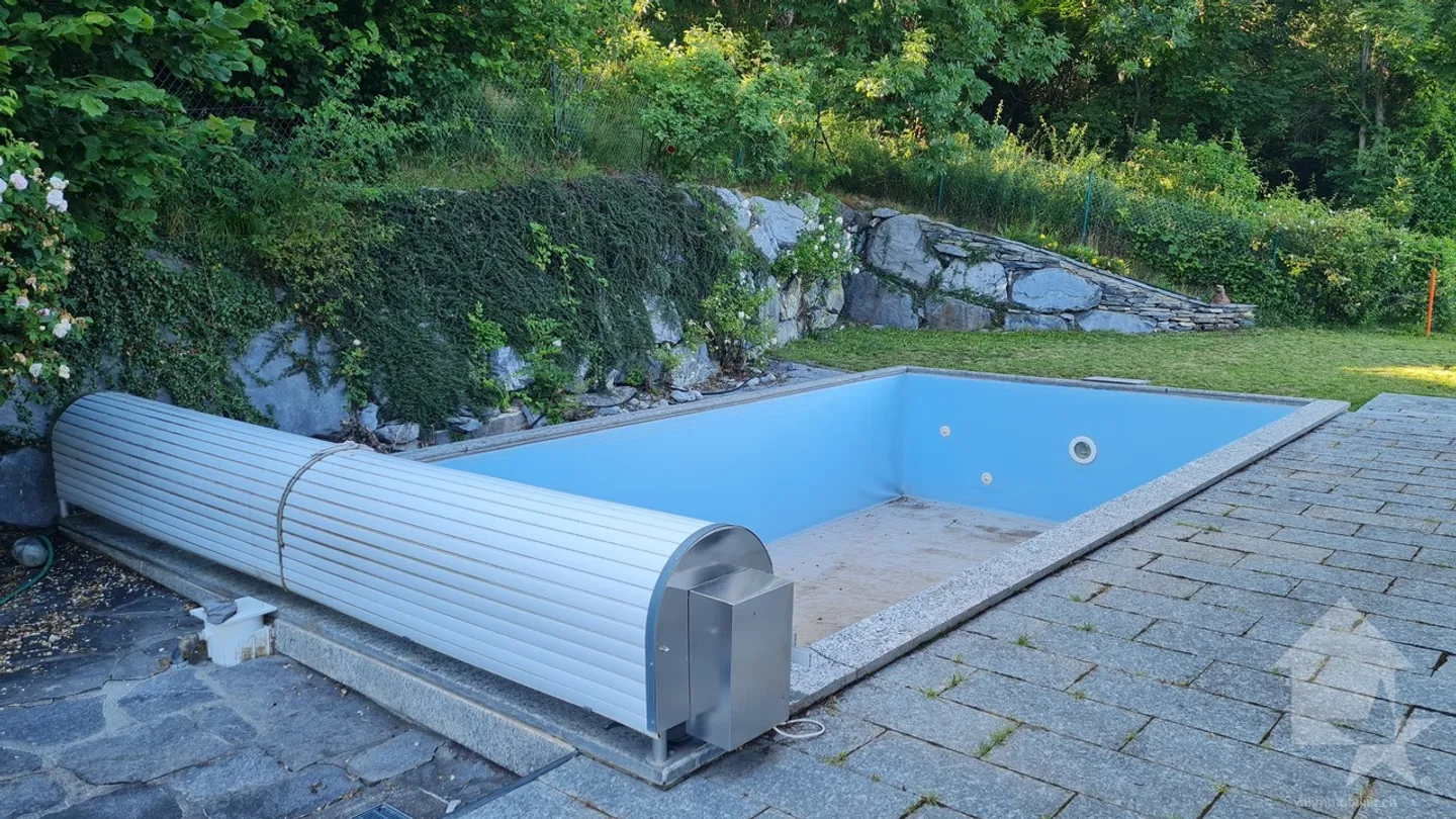 Chalet avec piscine extérieure à Randogne - Foto 1 von 13
