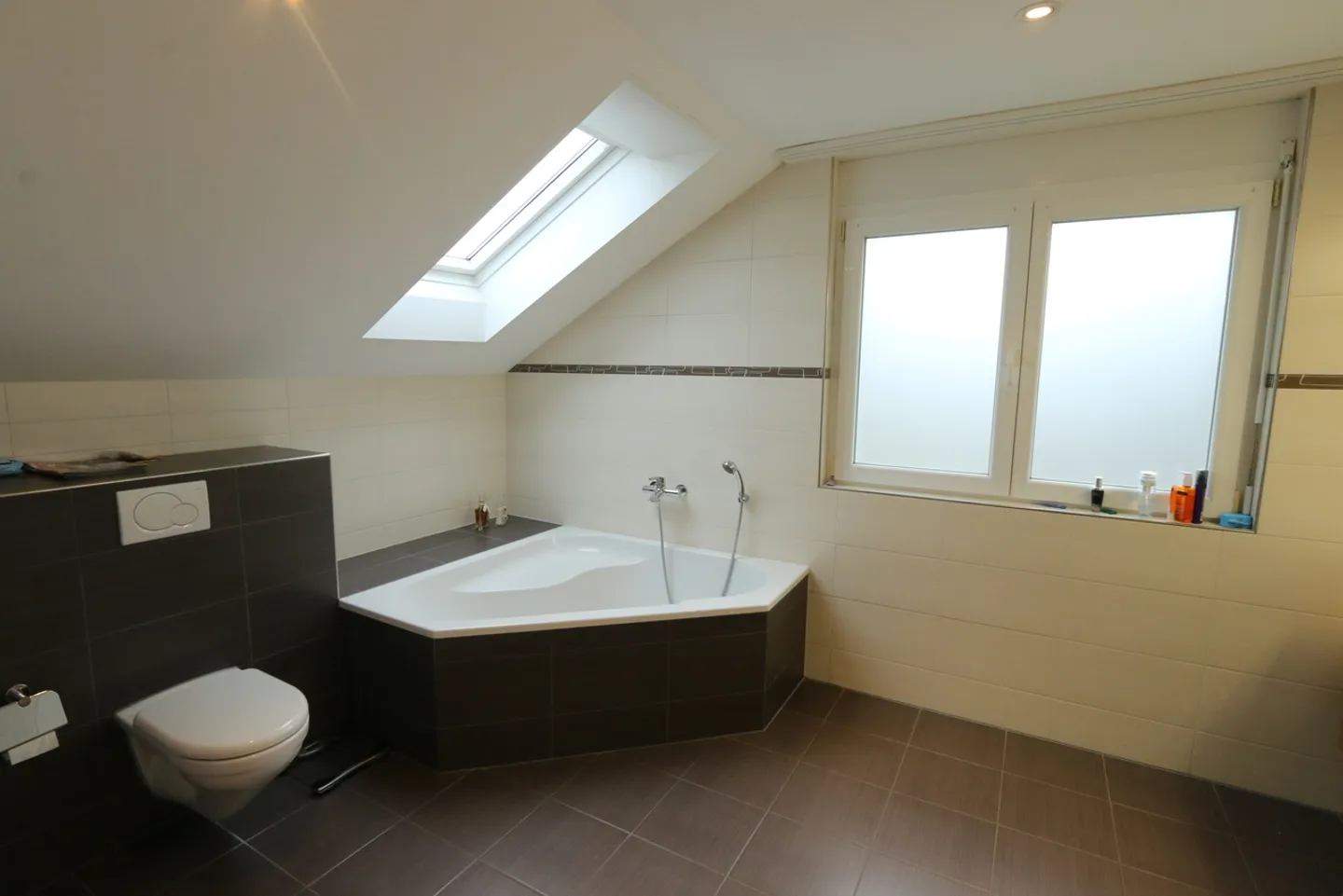 Sun-drenched single-family house with large garden - Photo 7 of 13