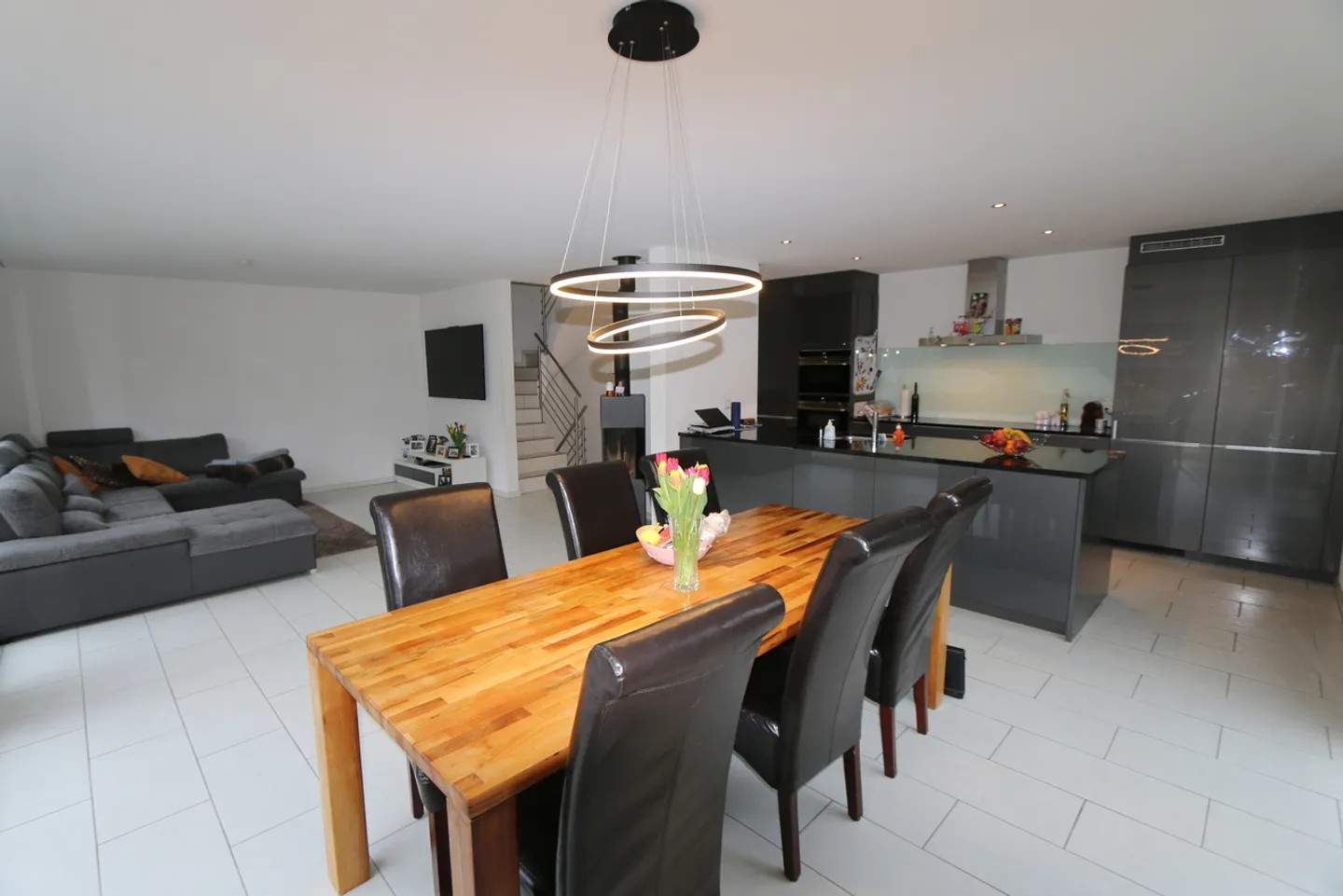 Sun-drenched single-family house with large garden - Photo 3 of 13