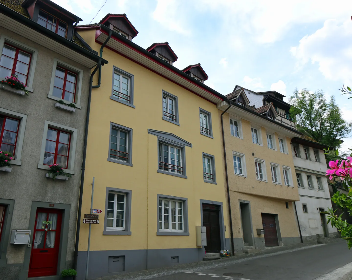 bright & modern penthouse apartment by the Rhine - Photo 1 of 7