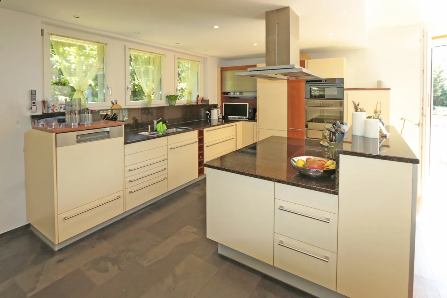 Villa majestueuse et bien entretenue sur la pente ensoleillée de Flurlingen - Photo 10 sur 13