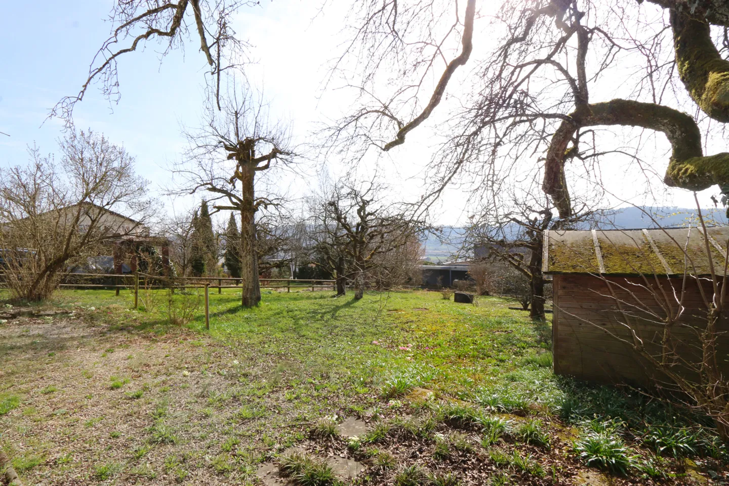 Terrain de développement dans un quartier résidentiel attrayant - Photo 9 sur 13