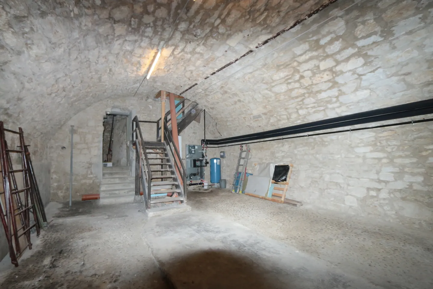 Spazio commerciale centrale con un fascino particolare nella città vecchia - Foto 10 di 13