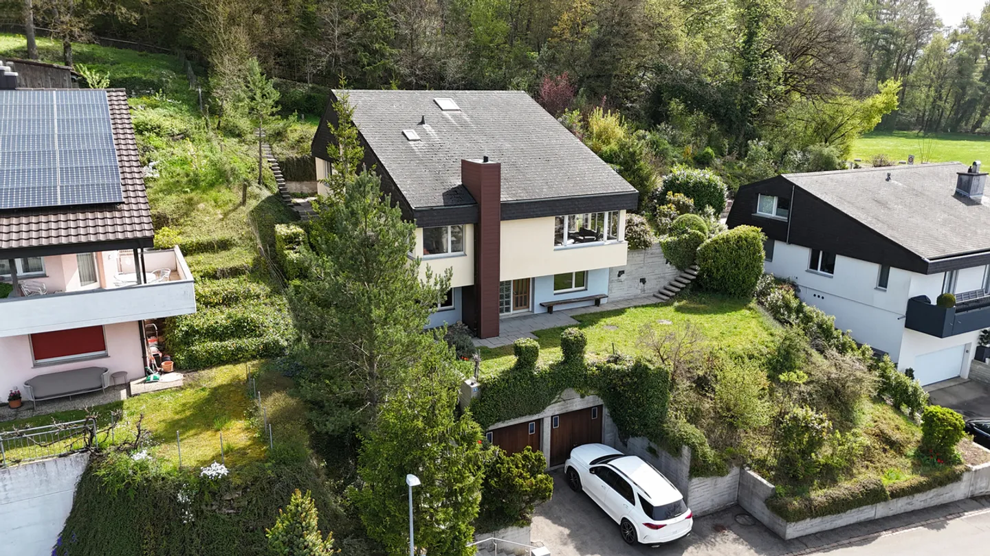 Geräumiges Familienhaus mit Aussicht - Foto 2 von 13